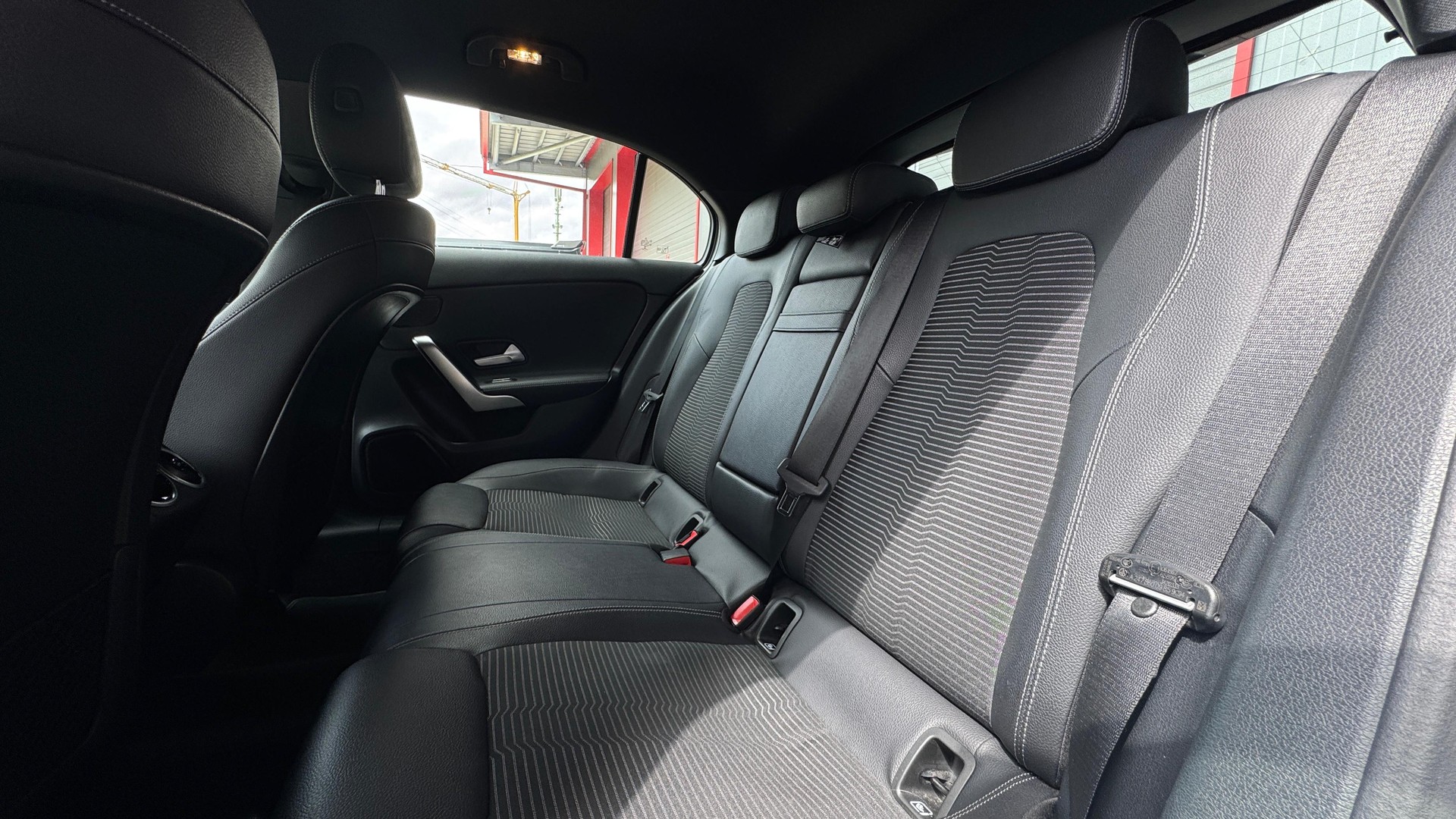 MERCEDES-BENZ A 200 Progressive 7G-DCT-image-10