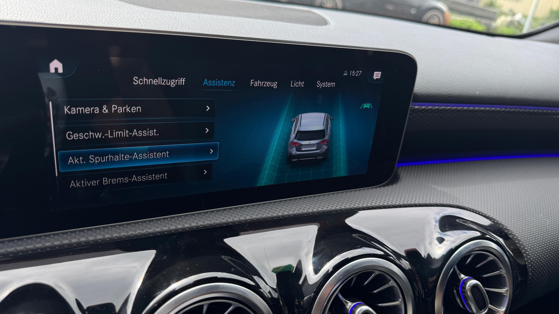 MERCEDES-BENZ A 200 Progressive 7G-DCT-image-15