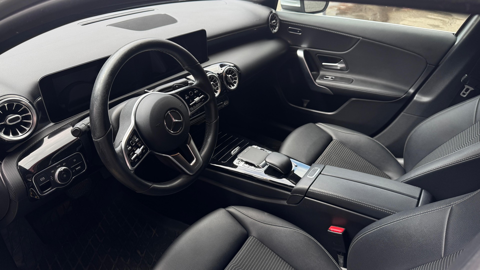MERCEDES-BENZ A 200 Progressive 7G-DCT-image-7