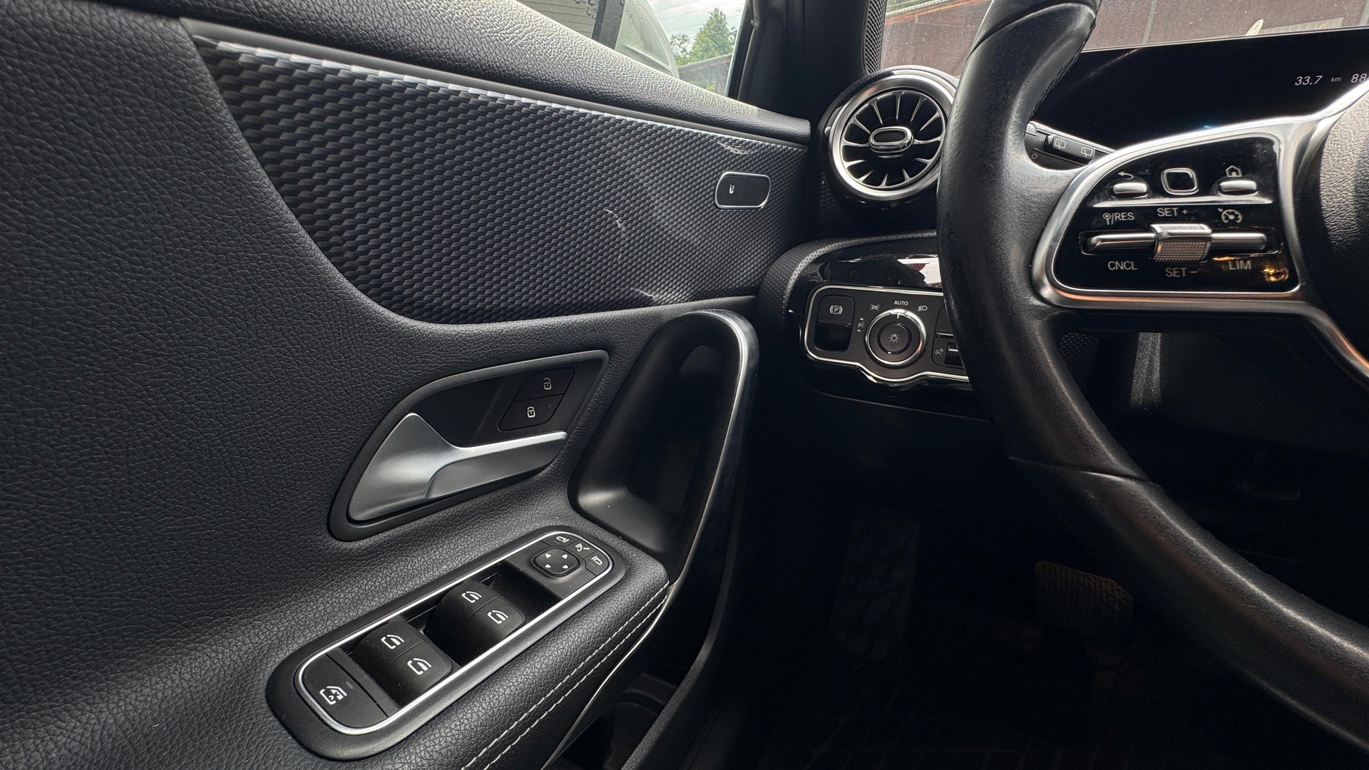 MERCEDES-BENZ A 200 Progressive 7G-DCT-image-13