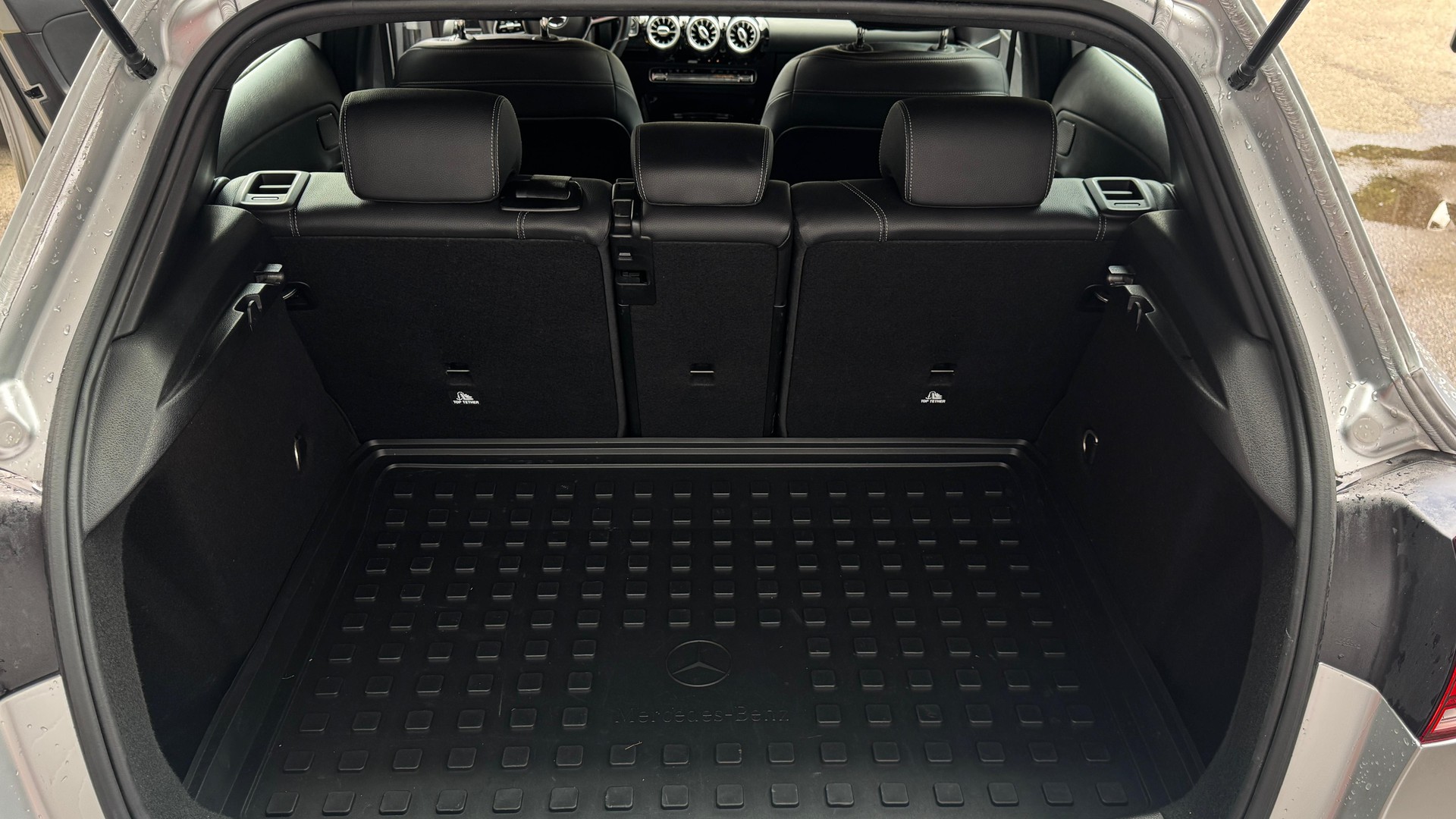 MERCEDES-BENZ A 200 Progressive 7G-DCT-image-12