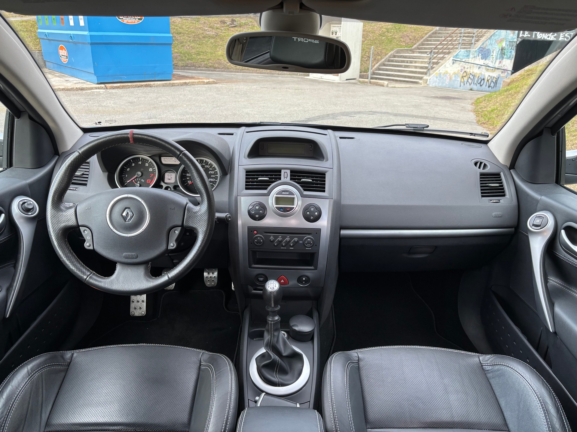 RENAULT Mégane 2.0 16V Turbo Sport-image-10
