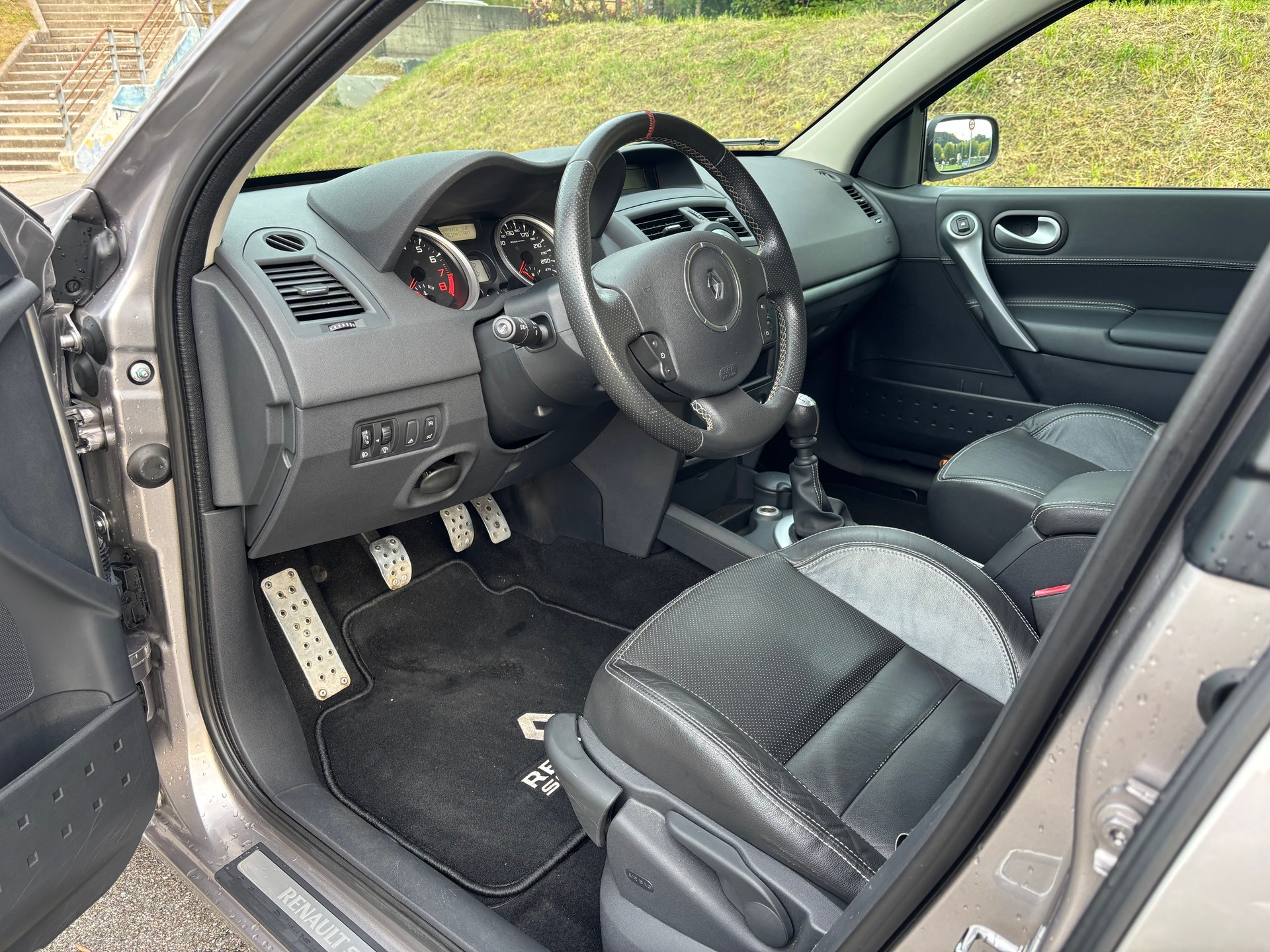 RENAULT Mégane 2.0 16V Turbo Sport-image-7