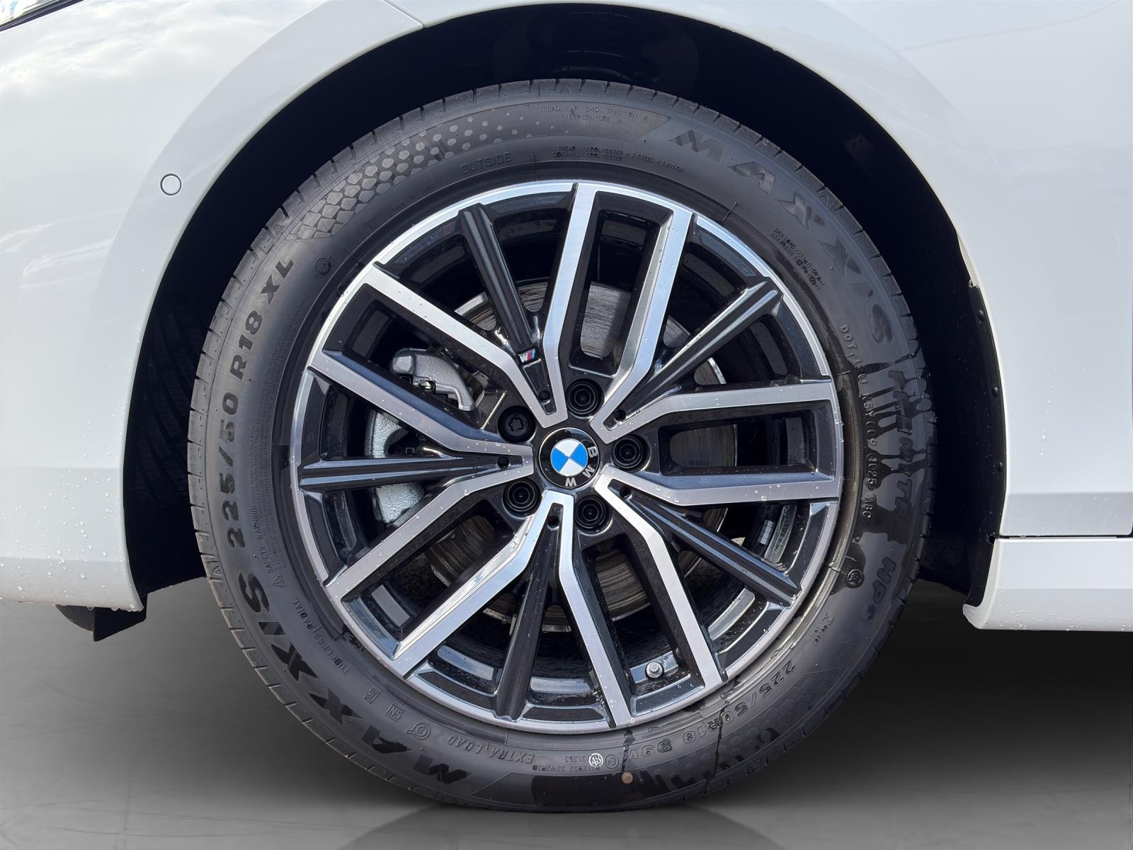BMW 223i xDrive Active Tourer-image-8