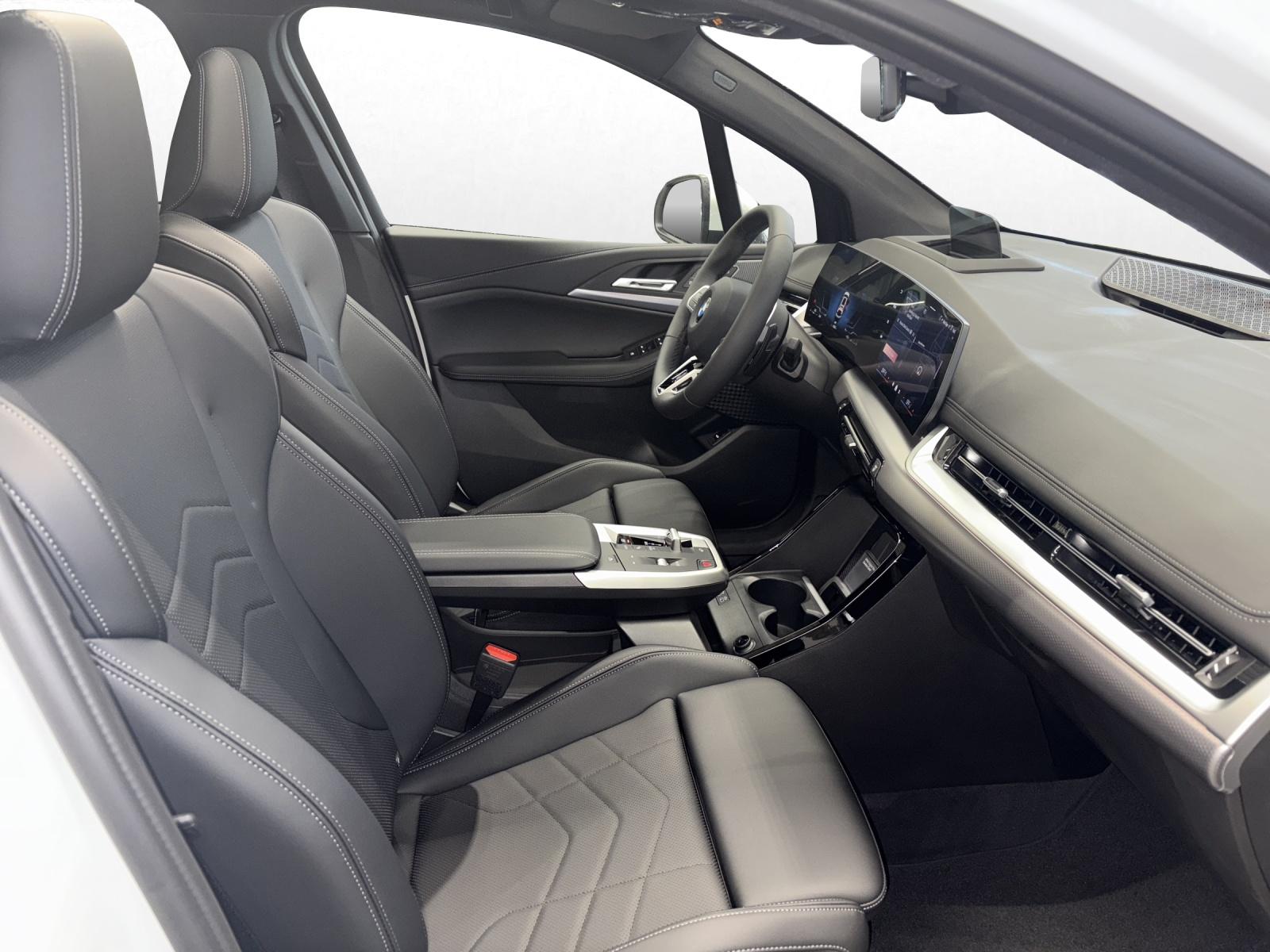 BMW 223i xDrive Active Tourer-image-15