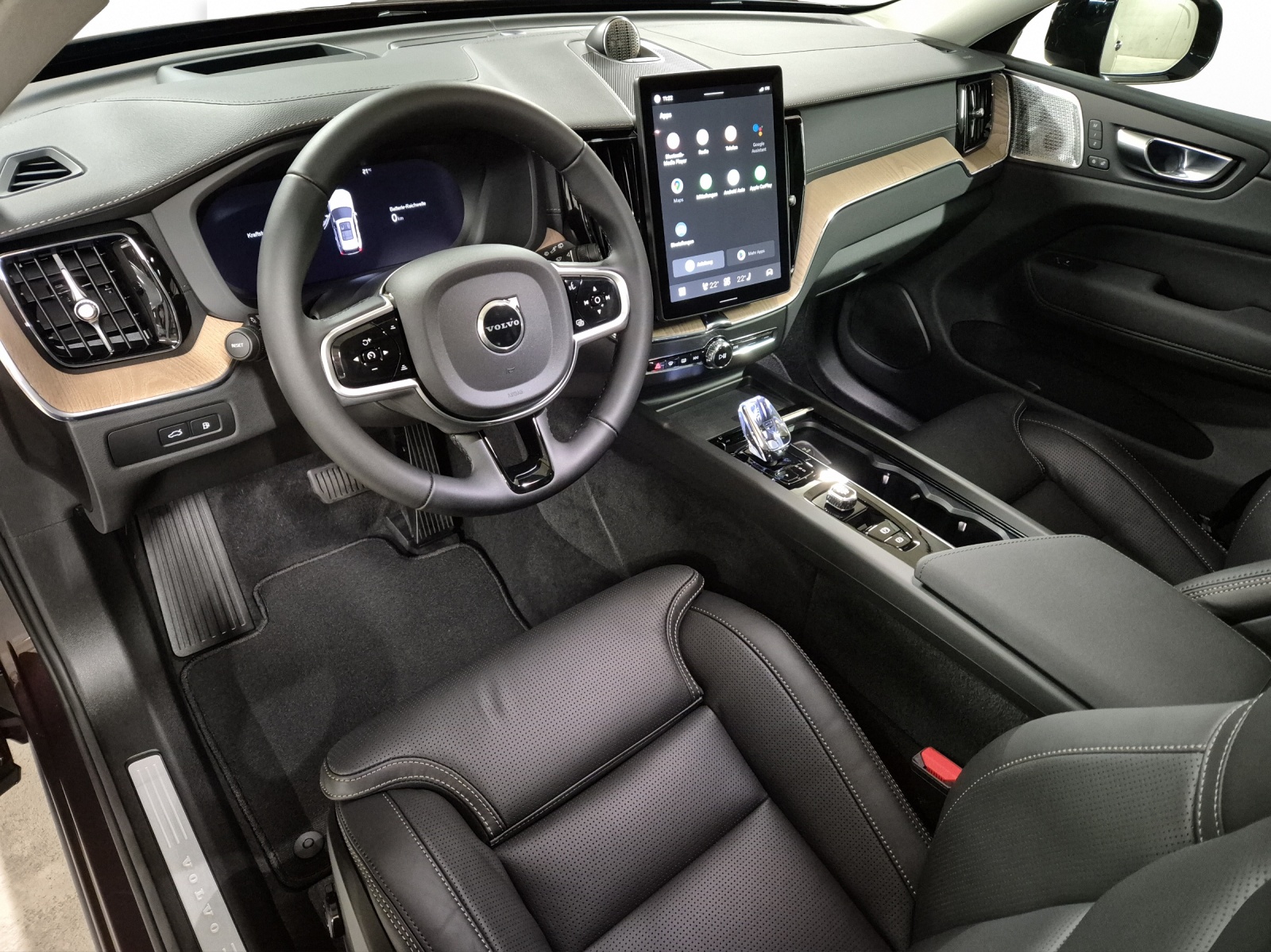 VOLVO XC60 2.0 T6 TE Ultra Dark eAWD-image-8