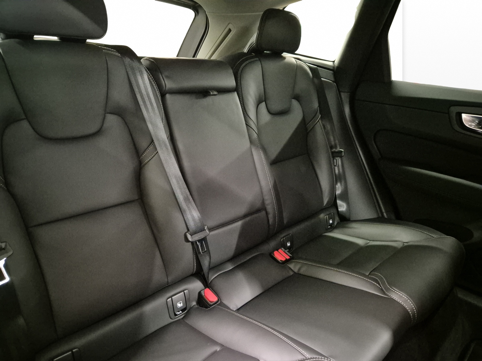 VOLVO XC60 2.0 T6 TE Ultra Dark eAWD-image-13