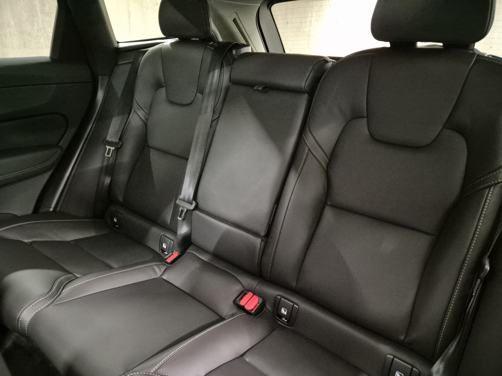 VOLVO XC60 2.0 T6 TE Ultra Dark eAWD-image-12