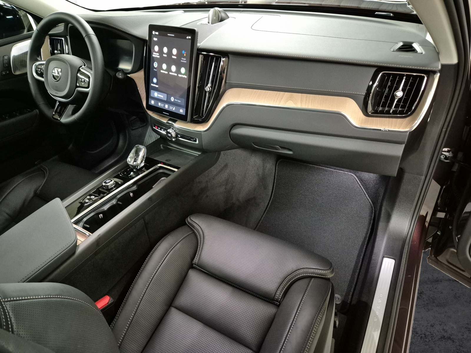 VOLVO XC60 2.0 T6 TE Ultra Dark eAWD-image-14