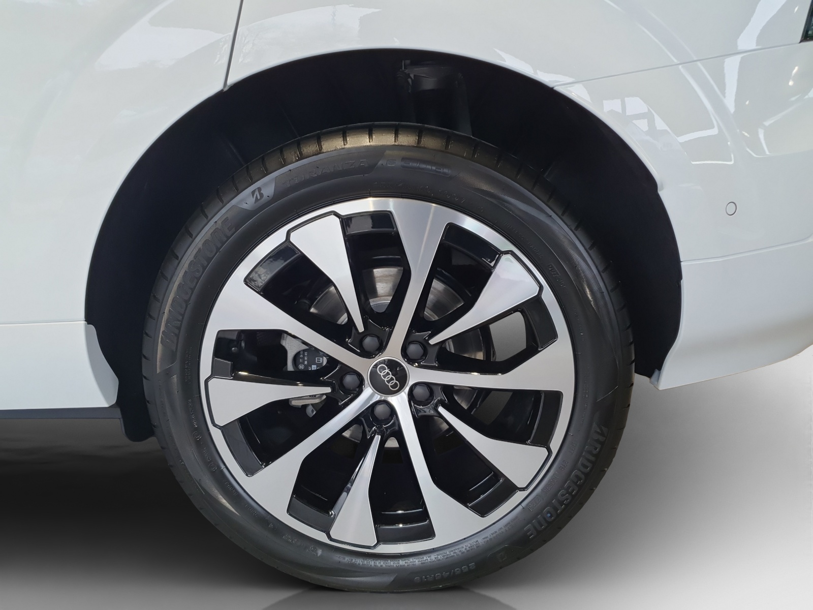 AUDI Q3 SUV 110 kW TFSI S tronic-image-13