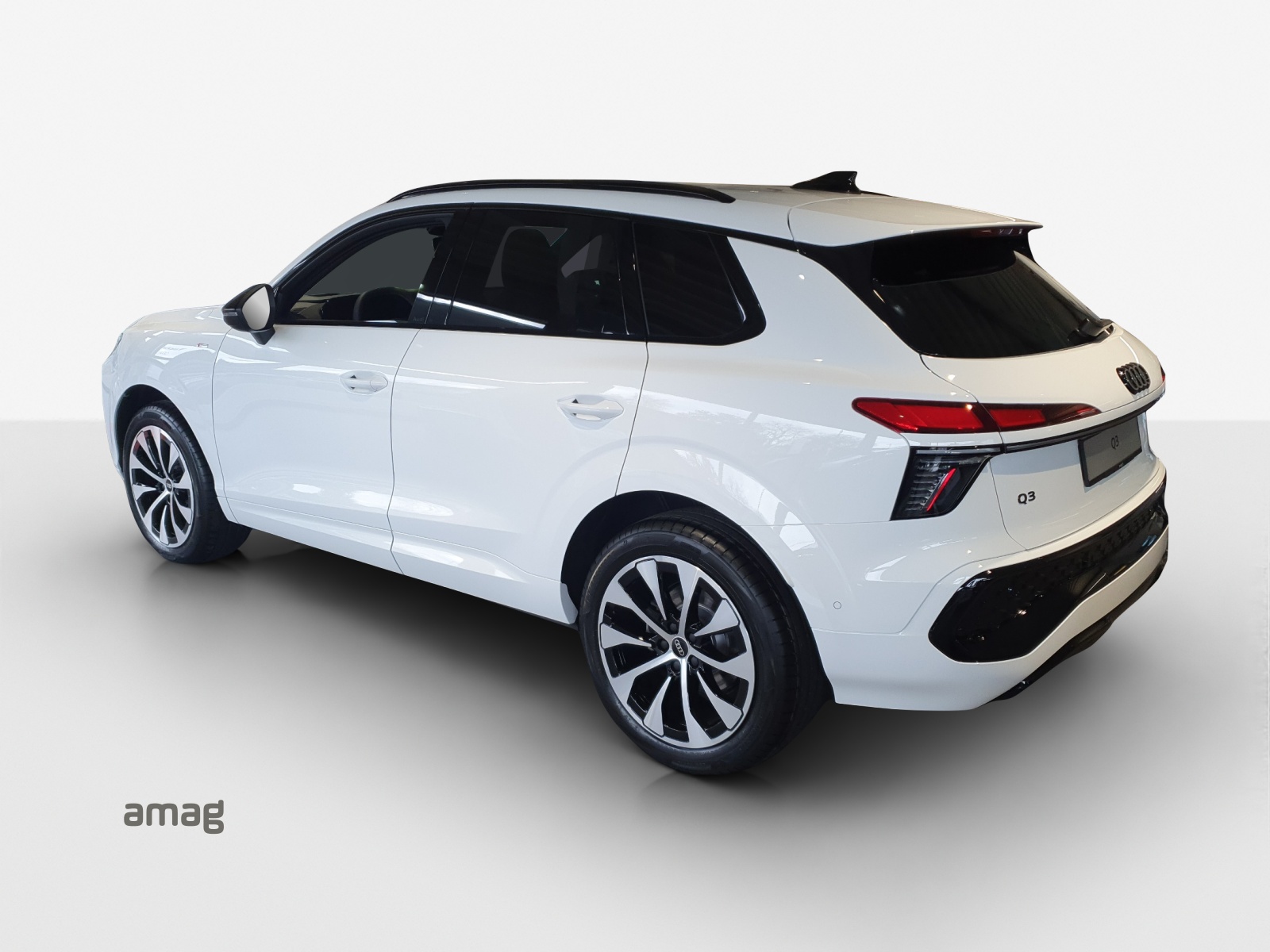 AUDI Q3 SUV 110 kW TFSI S tronic-image-2