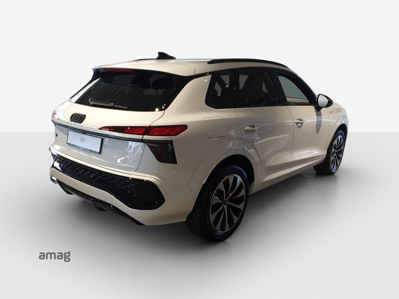 AUDI Q3 SUV 110 kW TFSI S tronic-image-4