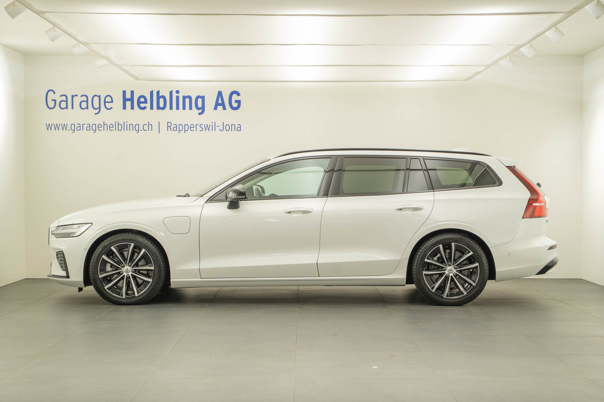 VOLVO V60 2.0 T8 TE Ultra Dark for Business eAWD-showroom-element-2