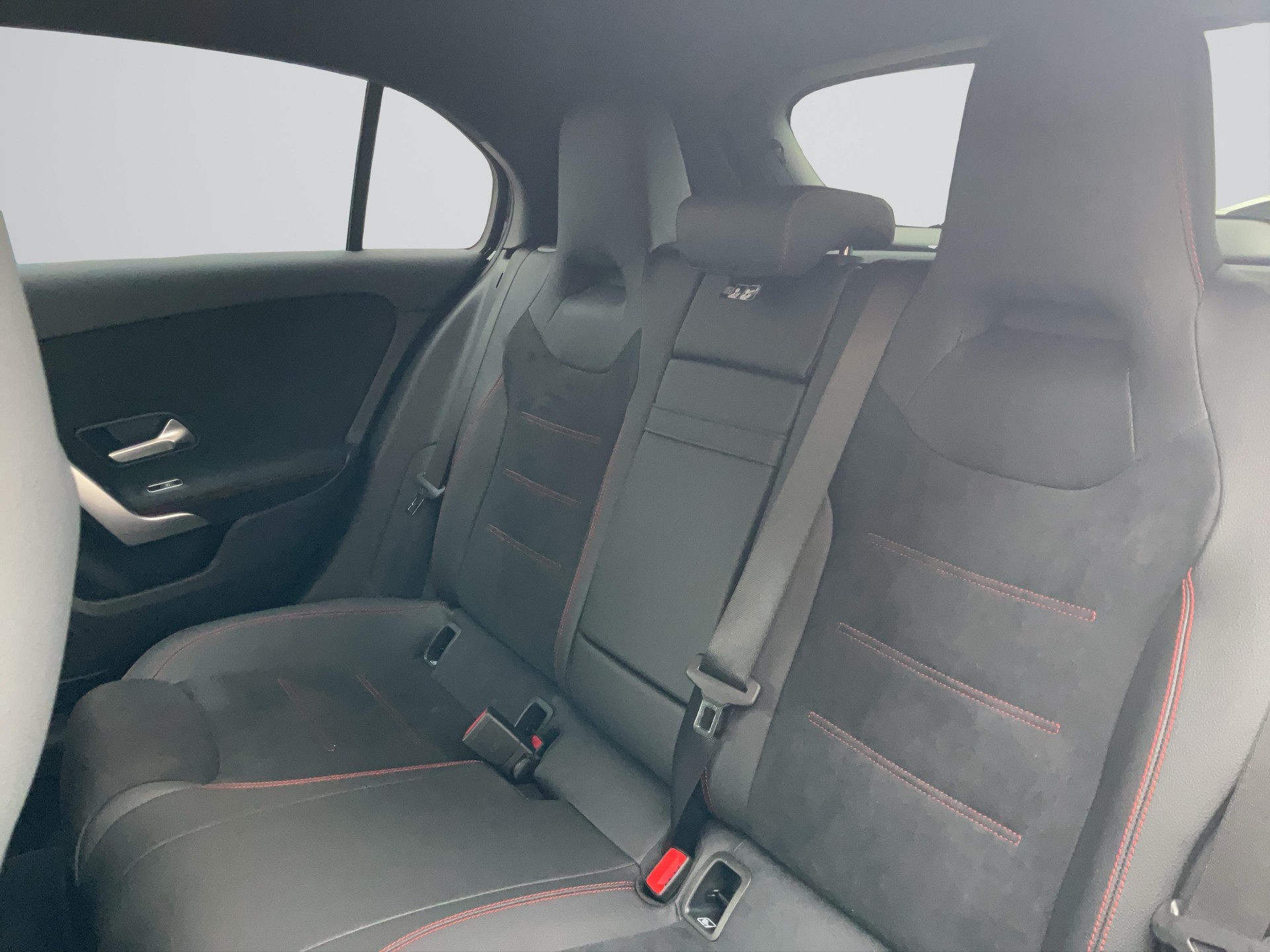 MERCEDES-BENZ A 200 Night Star AMG Line-image-7