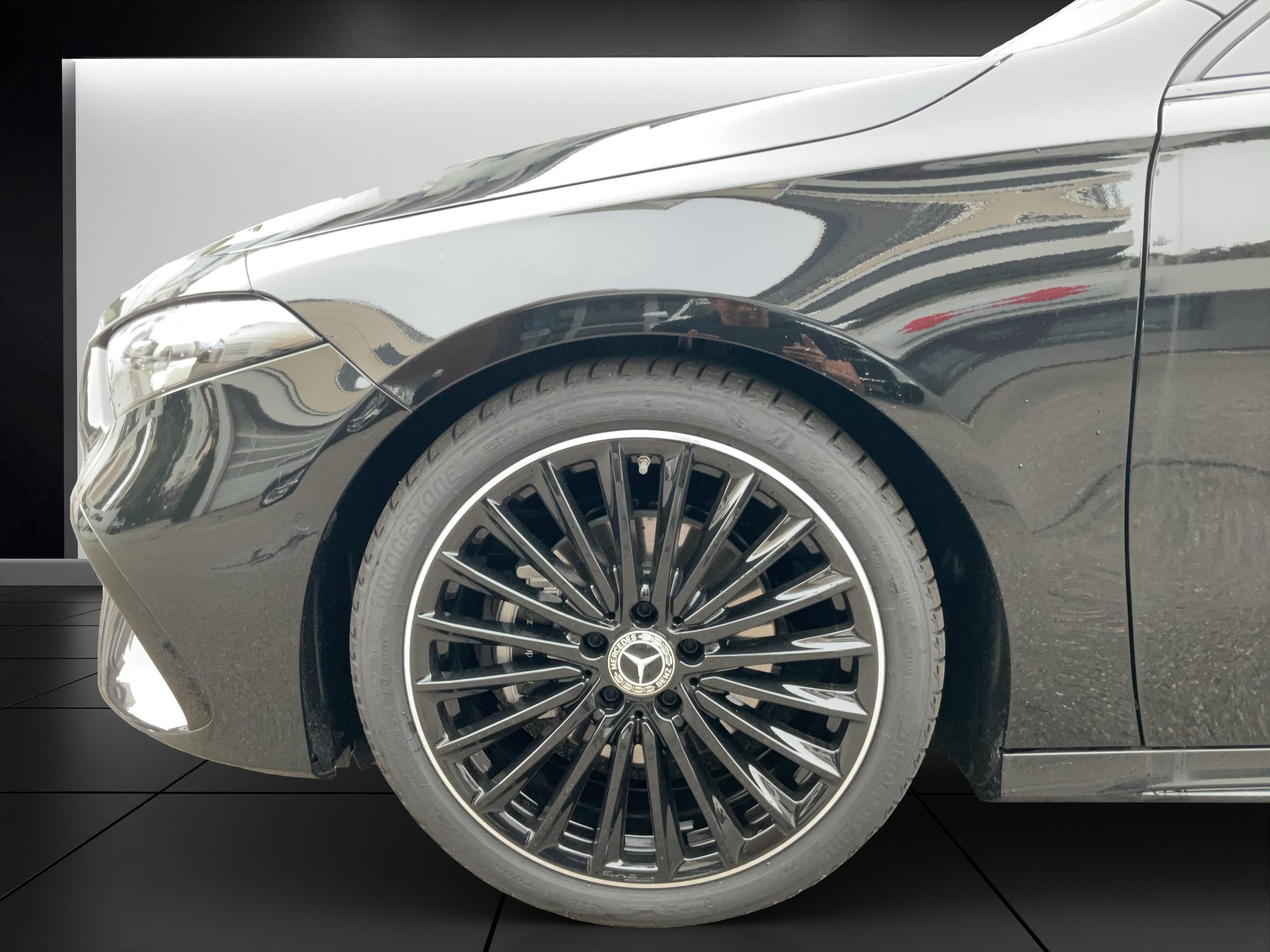 MERCEDES-BENZ A 200 Night Star AMG Line-image-9