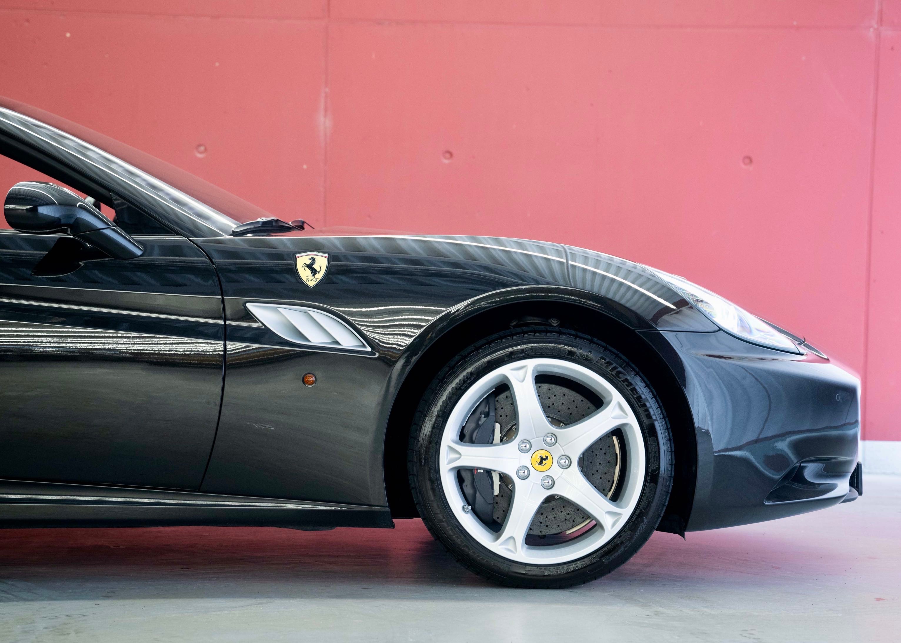 Image FERRARI CALIFORNIA California 4.3 V8 (2nd hand, Swiss model, 100% original, full Ferrari service history)