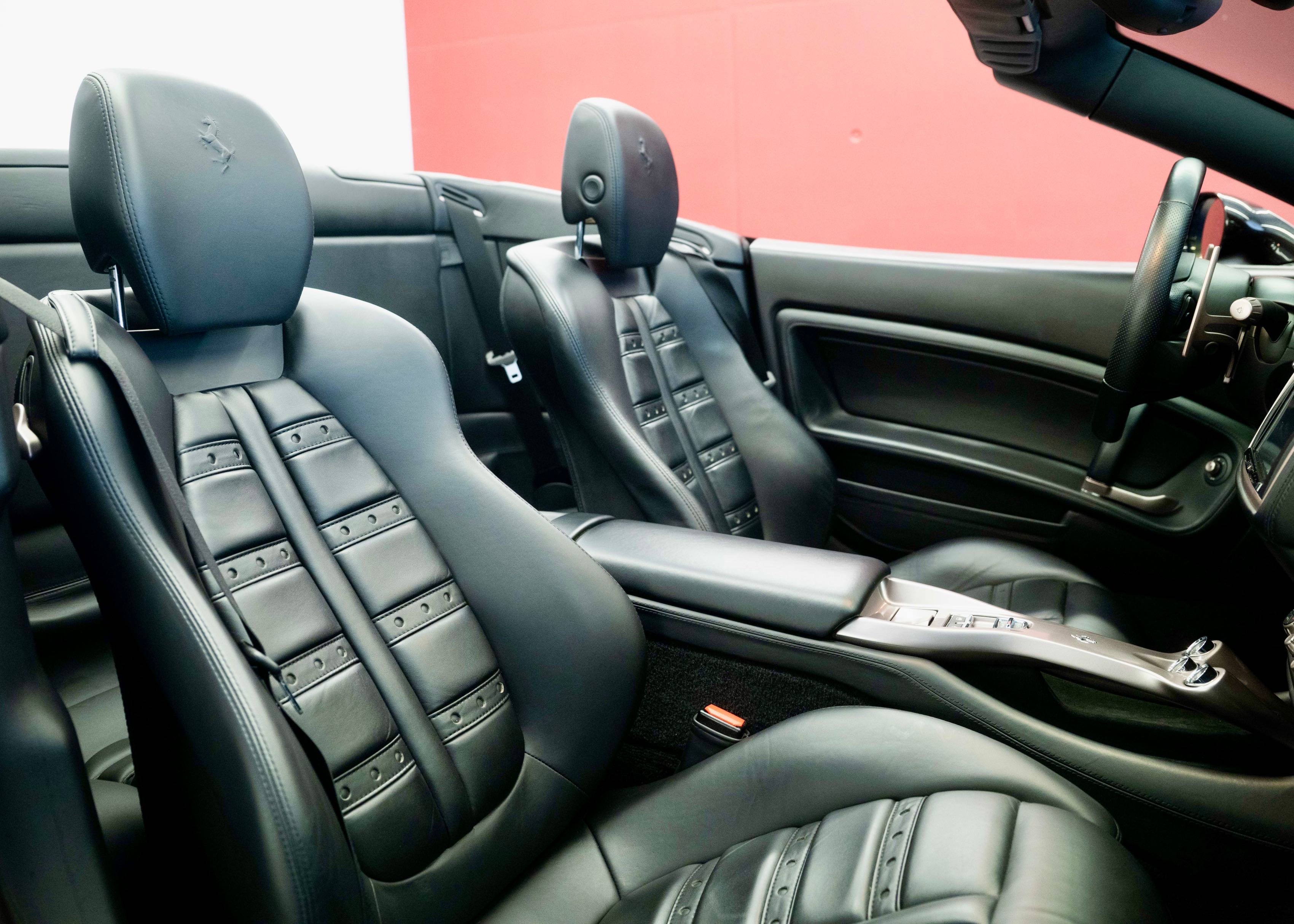 Image FERRARI CALIFORNIA California 4.3 V8 (2nd hand, Swiss model, 100% original, full Ferrari service history)