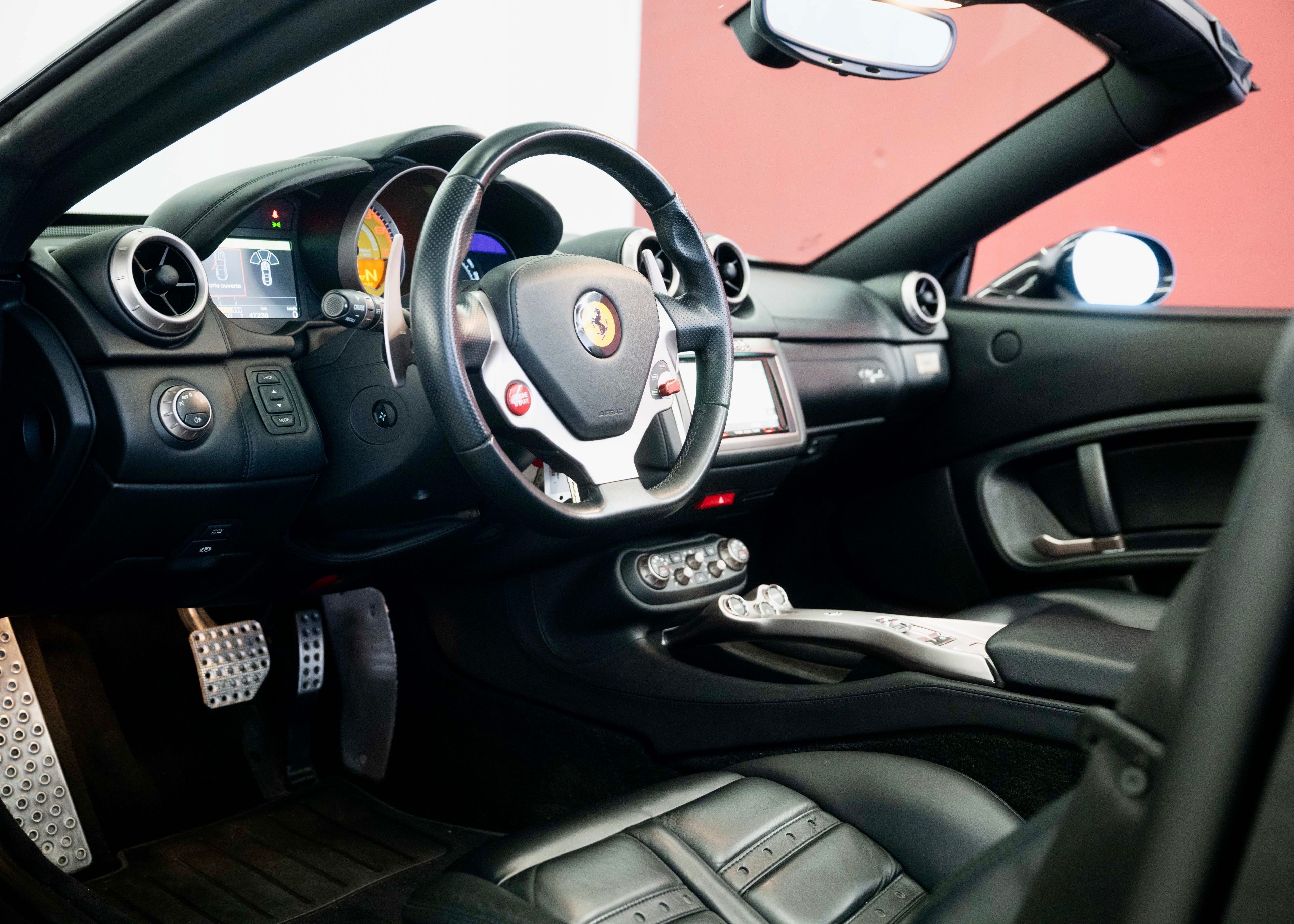 Image FERRARI CALIFORNIA California 4.3 V8 (2nd hand, Swiss model, 100% original, full Ferrari service history)