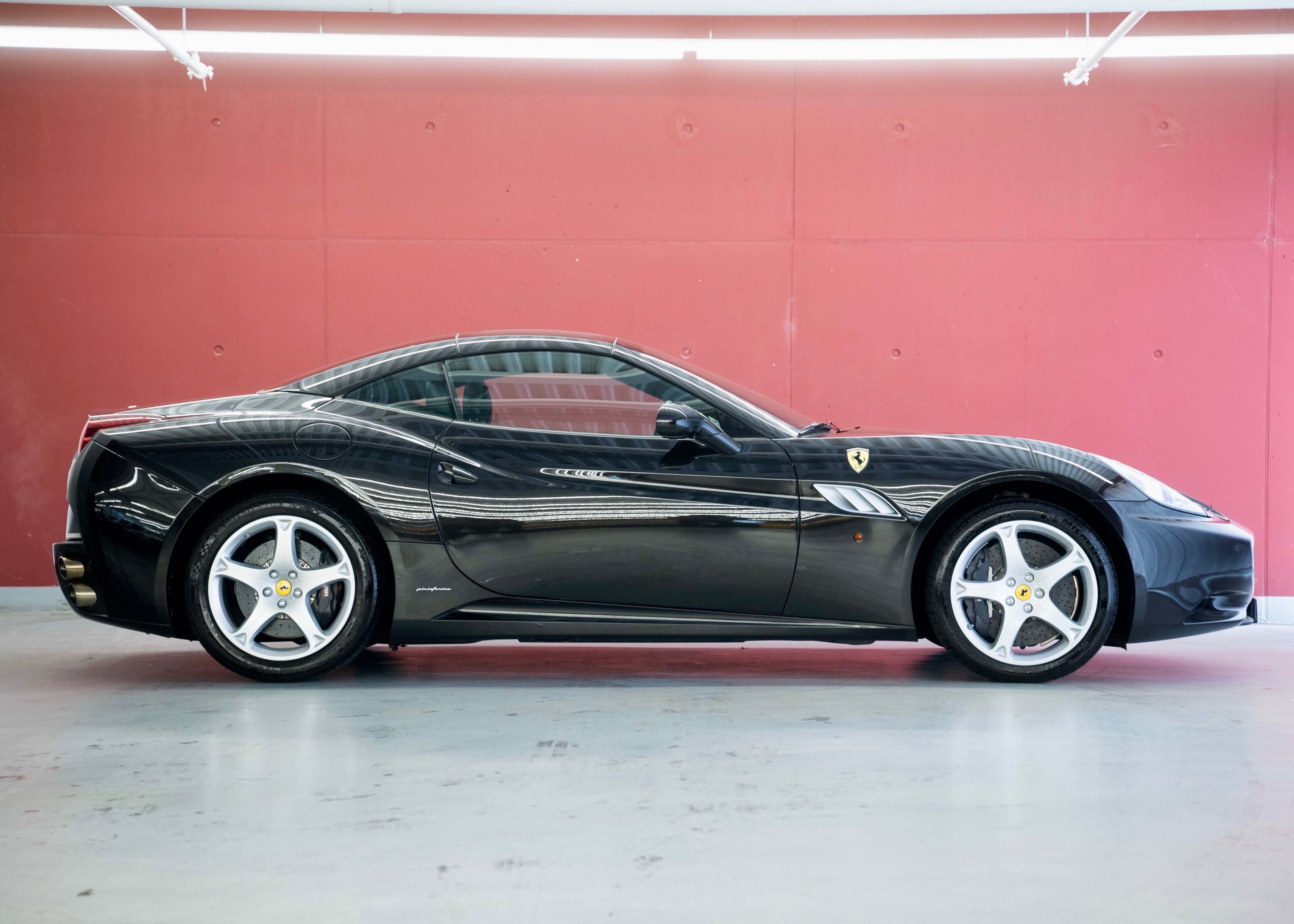 Image FERRARI CALIFORNIA California 4.3 V8 (2nd hand, Swiss model, 100% original, full Ferrari service history)