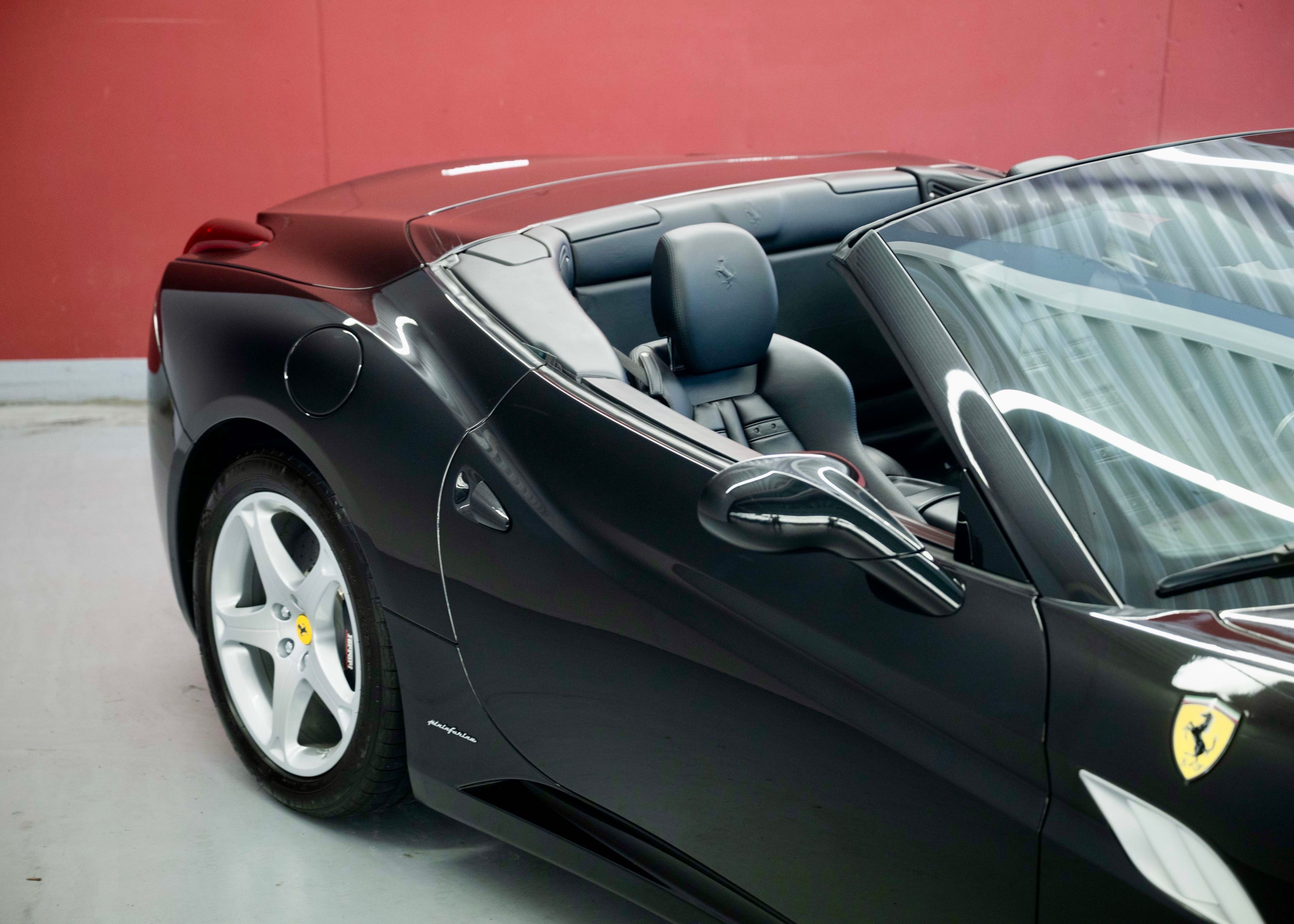 Image FERRARI CALIFORNIA California 4.3 V8 (2nd hand, Swiss model, 100% original, full Ferrari service history)