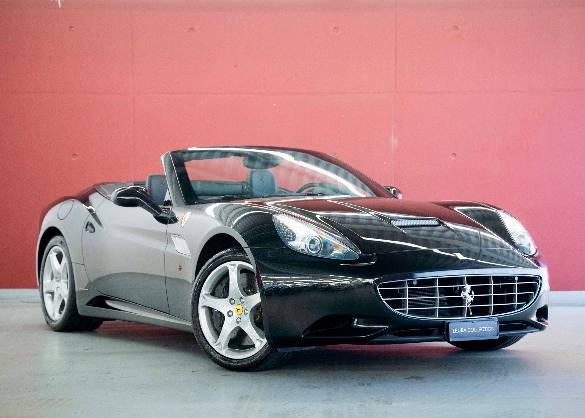 FERRARI California 4.3 V8 Trenta (490 hp, 2nd hand, Swiss model, 100% original, full Ferrari service history) - RESERVED !