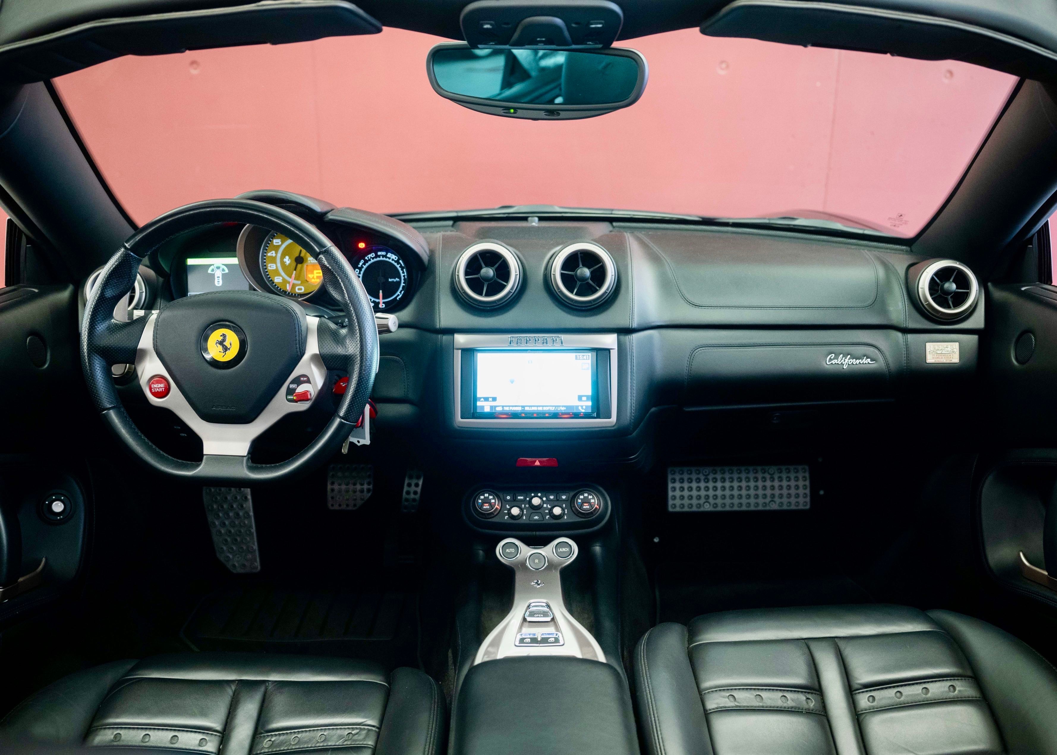 Image FERRARI CALIFORNIA California 4.3 V8 (2nd hand, Swiss model, 100% original, full Ferrari service history)