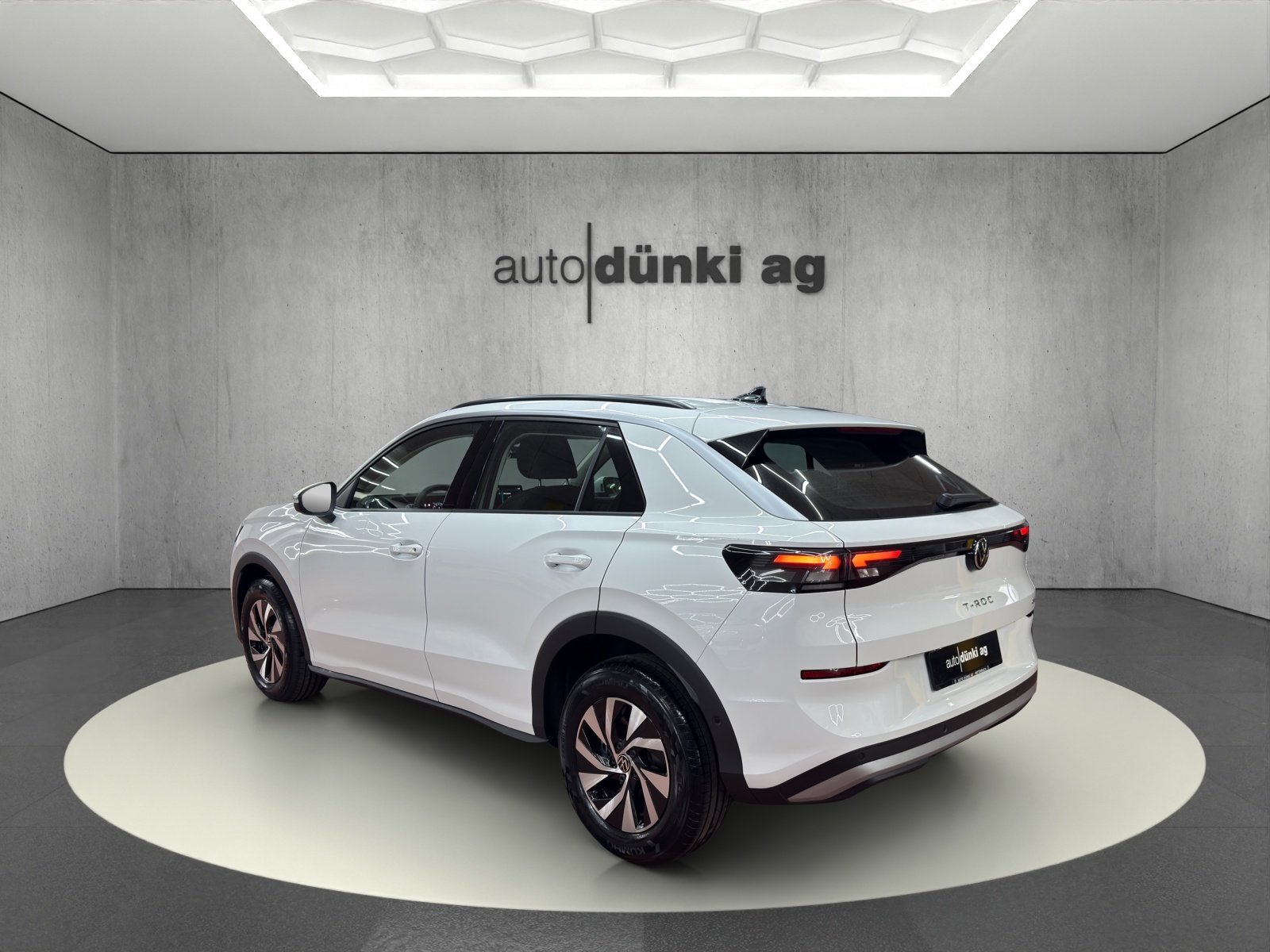 VW T-Roc 1.5 eTSI mHEV Life DSG-image-2
