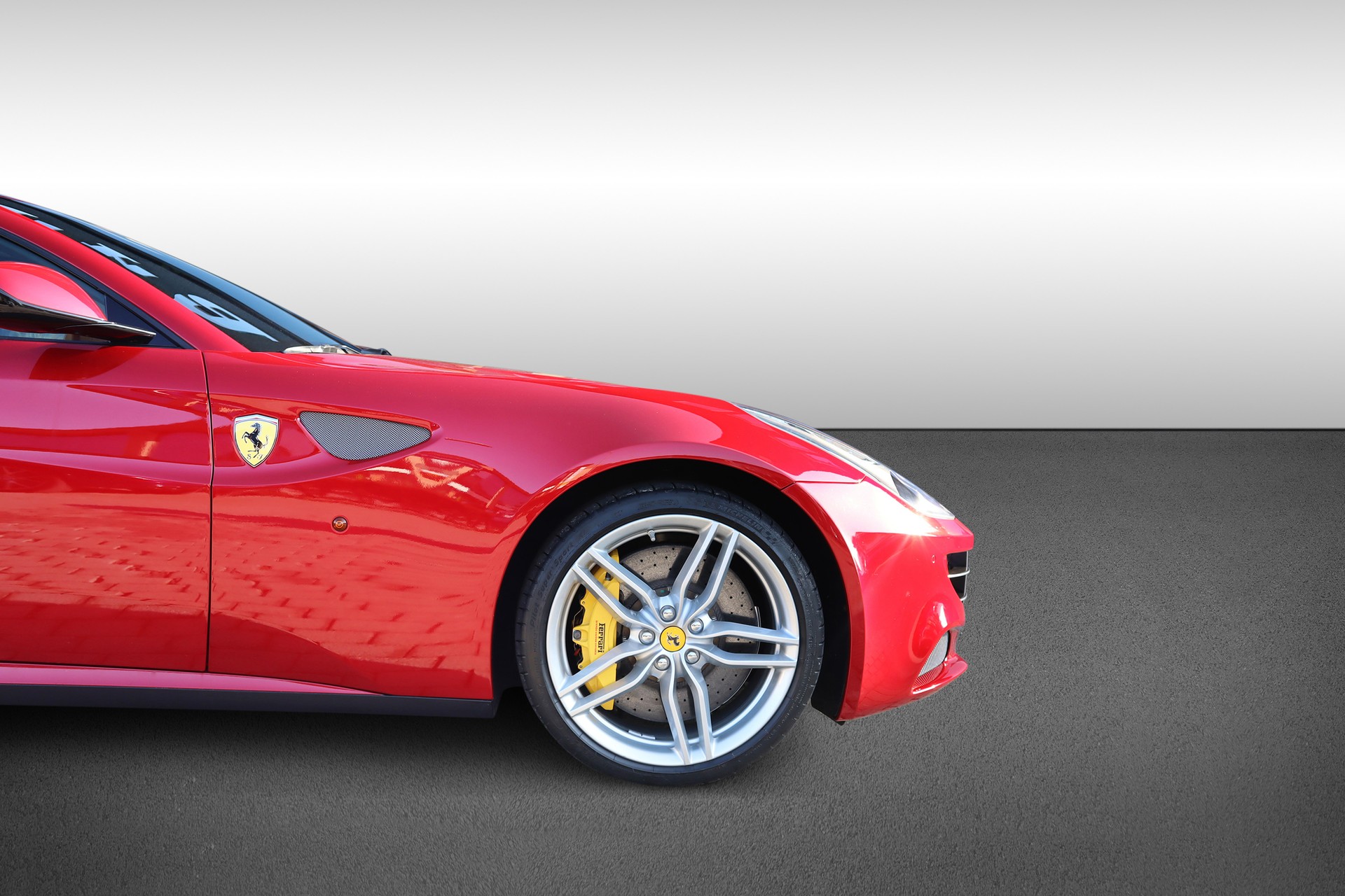 FERRARI FF-image-8