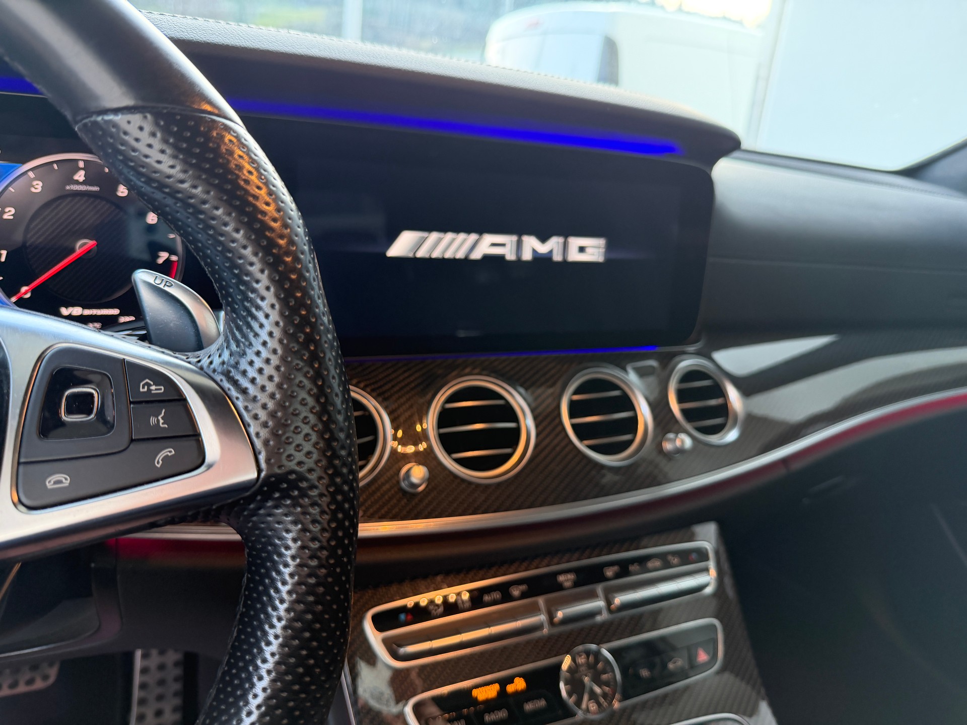 MERCEDES-BENZ E 63 AMG 4Matic Speedshift MCT-image-10