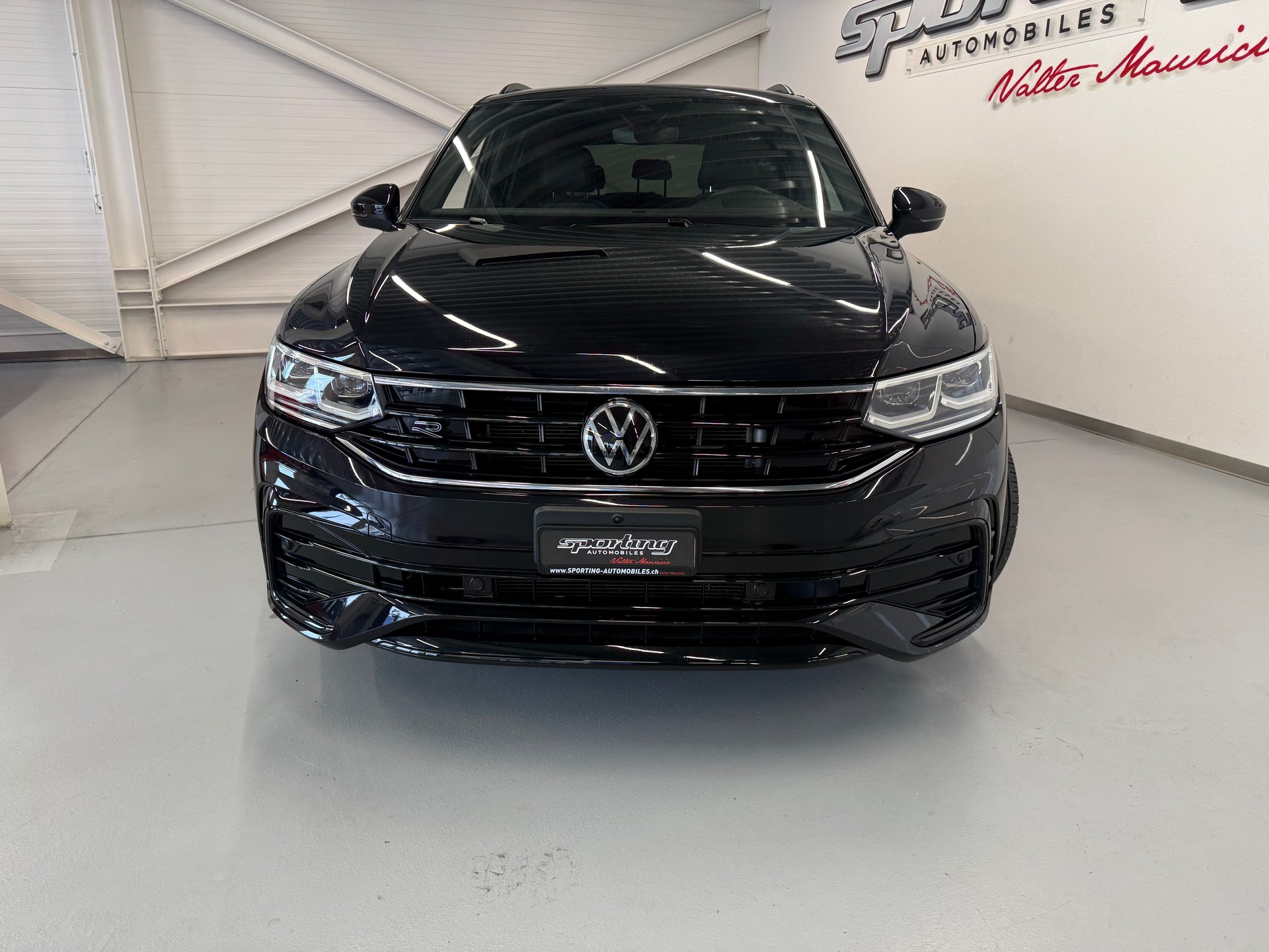VW Tiguan 2.0 TDI SCR R-Line 4Motion DSG-image-3