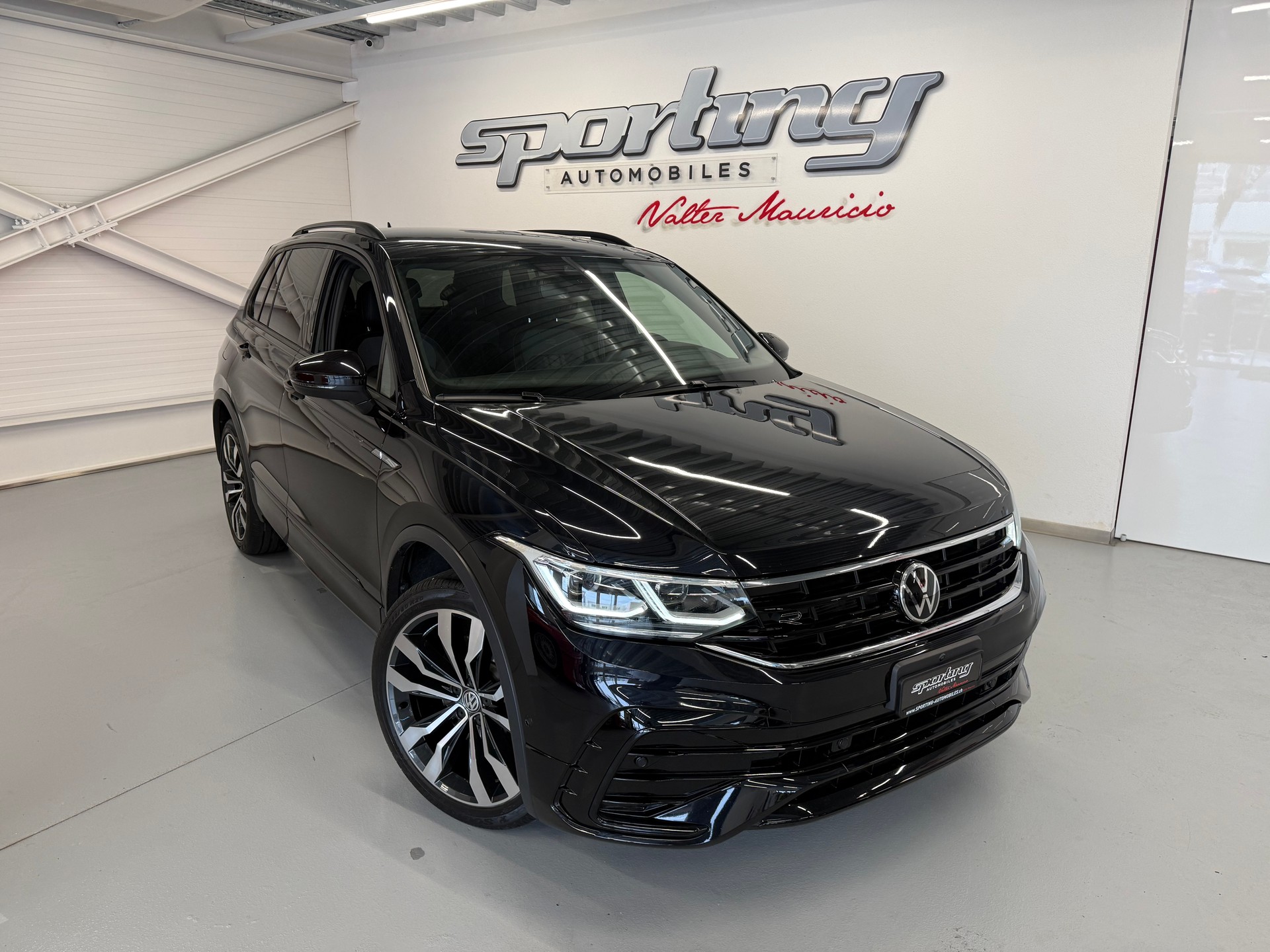 VW Tiguan 2.0 TDI SCR R-Line 4Motion DSG-image-0