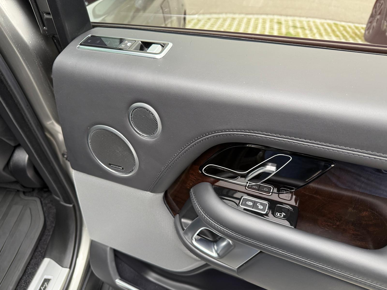 LAND ROVER Range Rover 3.0 TDV6 Autobiography-image-24
