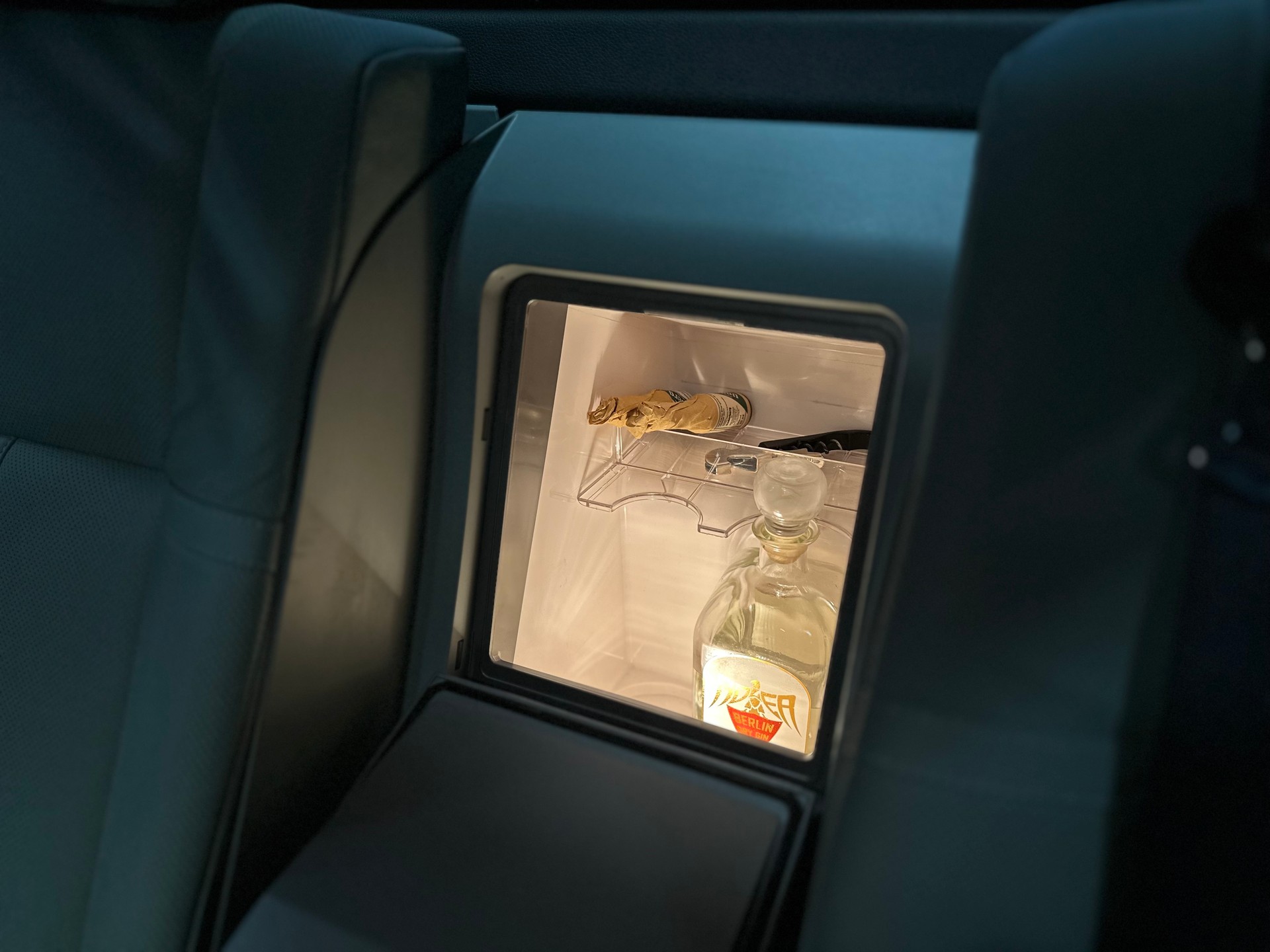 BMW 760i L Individual / CH Fahrzeug - Garantierte KM !!-image-20