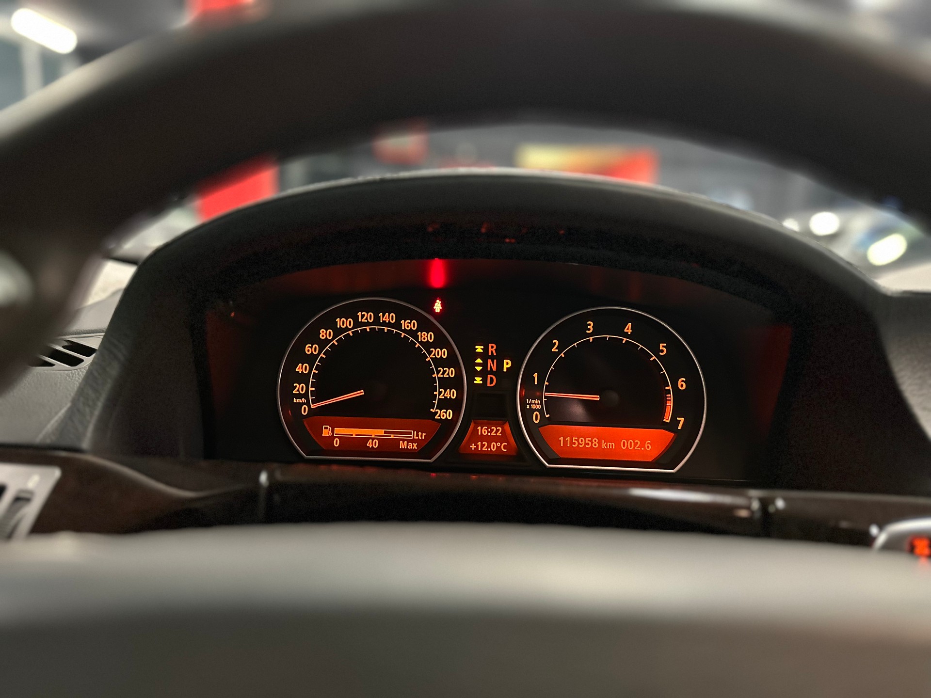 BMW 760i L Individual / CH Fahrzeug - Garantierte KM !!-image-12