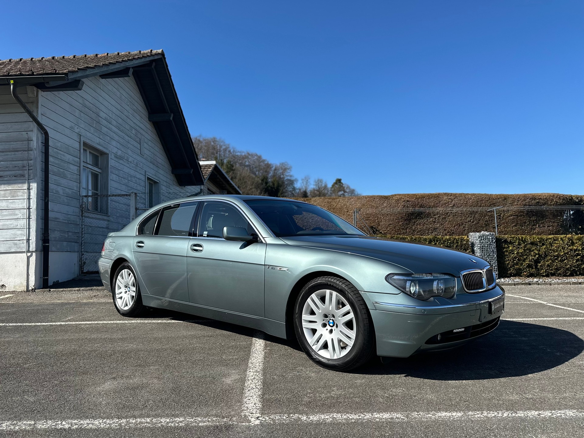 BMW 760i L Individual / CH Fahrzeug - Garantierte KM !!-image-25