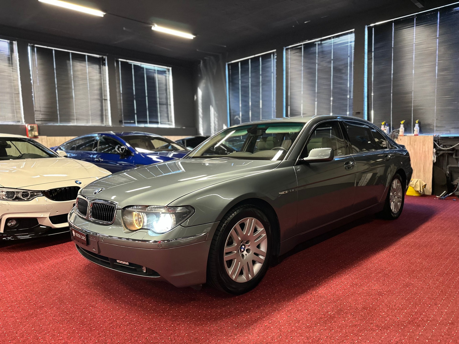 BMW 760i L Individual / CH Fahrzeug - Garantierte KM !!-image-6