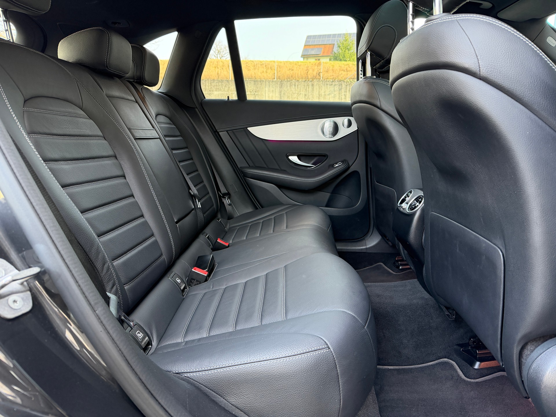 MERCEDES-BENZ GLC 200 AMG Line 4Matic 9G-Tronic-image-14