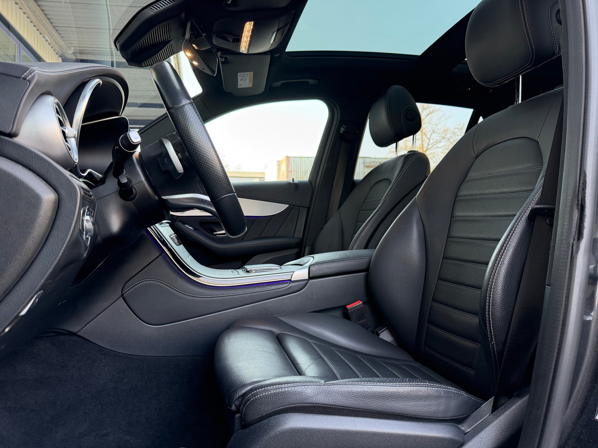 MERCEDES-BENZ GLC 200 AMG Line 4Matic 9G-Tronic-image-11