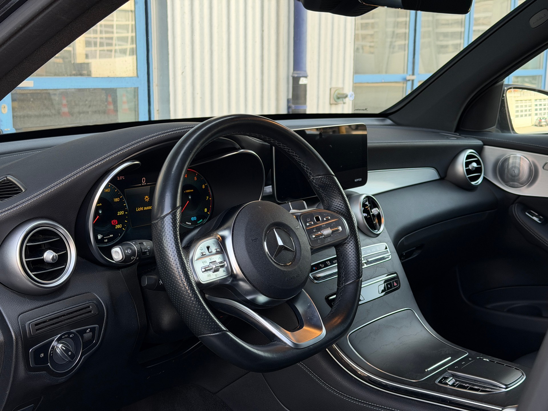 MERCEDES-BENZ GLC 200 AMG Line 4Matic 9G-Tronic-image-9