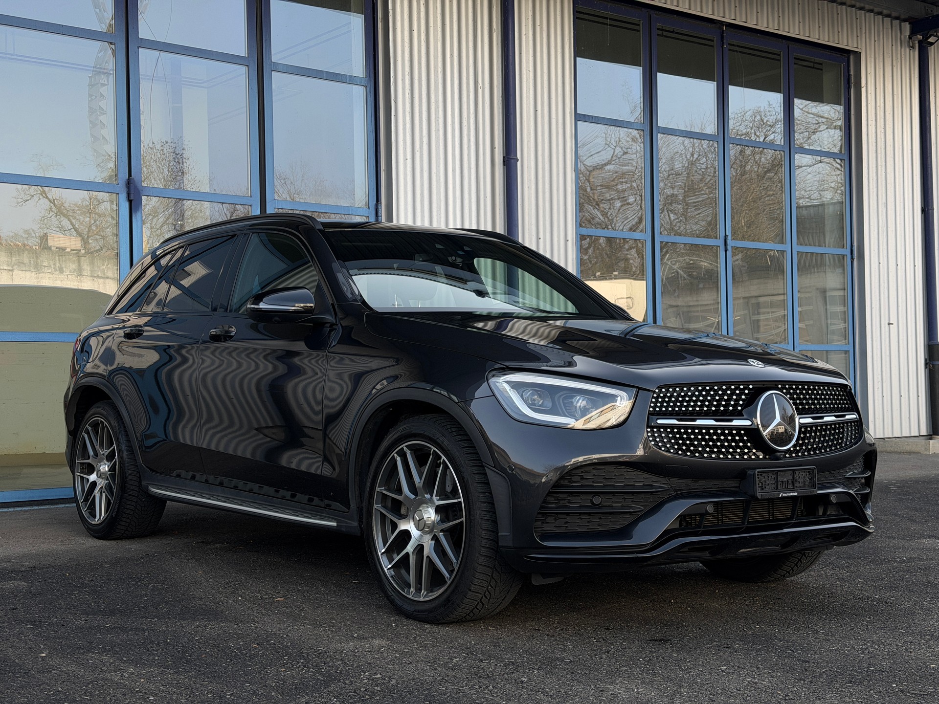 MERCEDES-BENZ GLC 200 AMG Line 4Matic 9G-Tronic-image-3