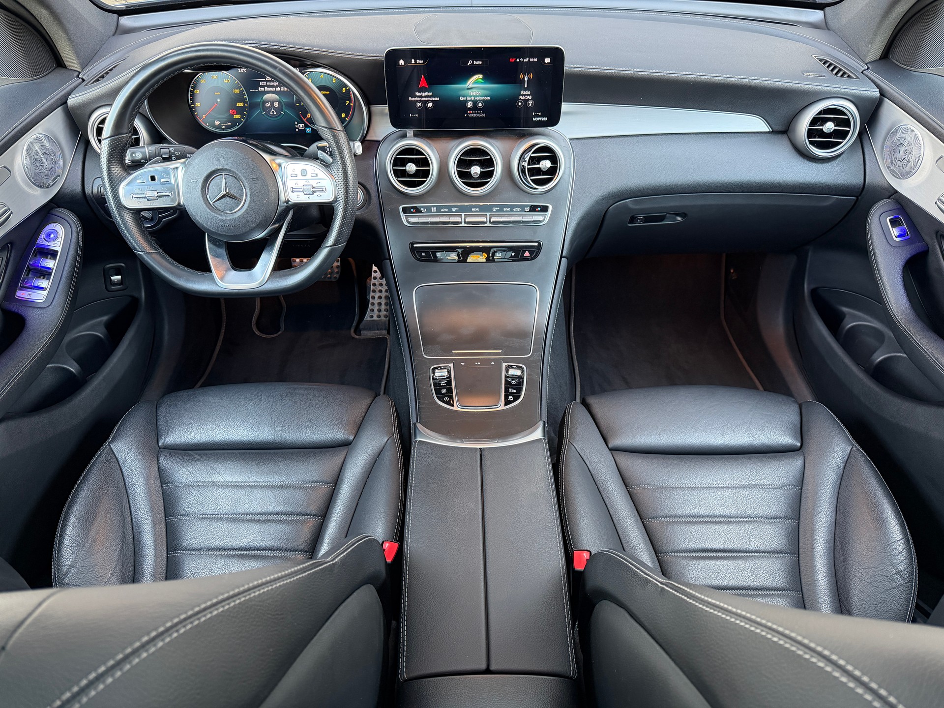MERCEDES-BENZ GLC 200 AMG Line 4Matic 9G-Tronic-image-10