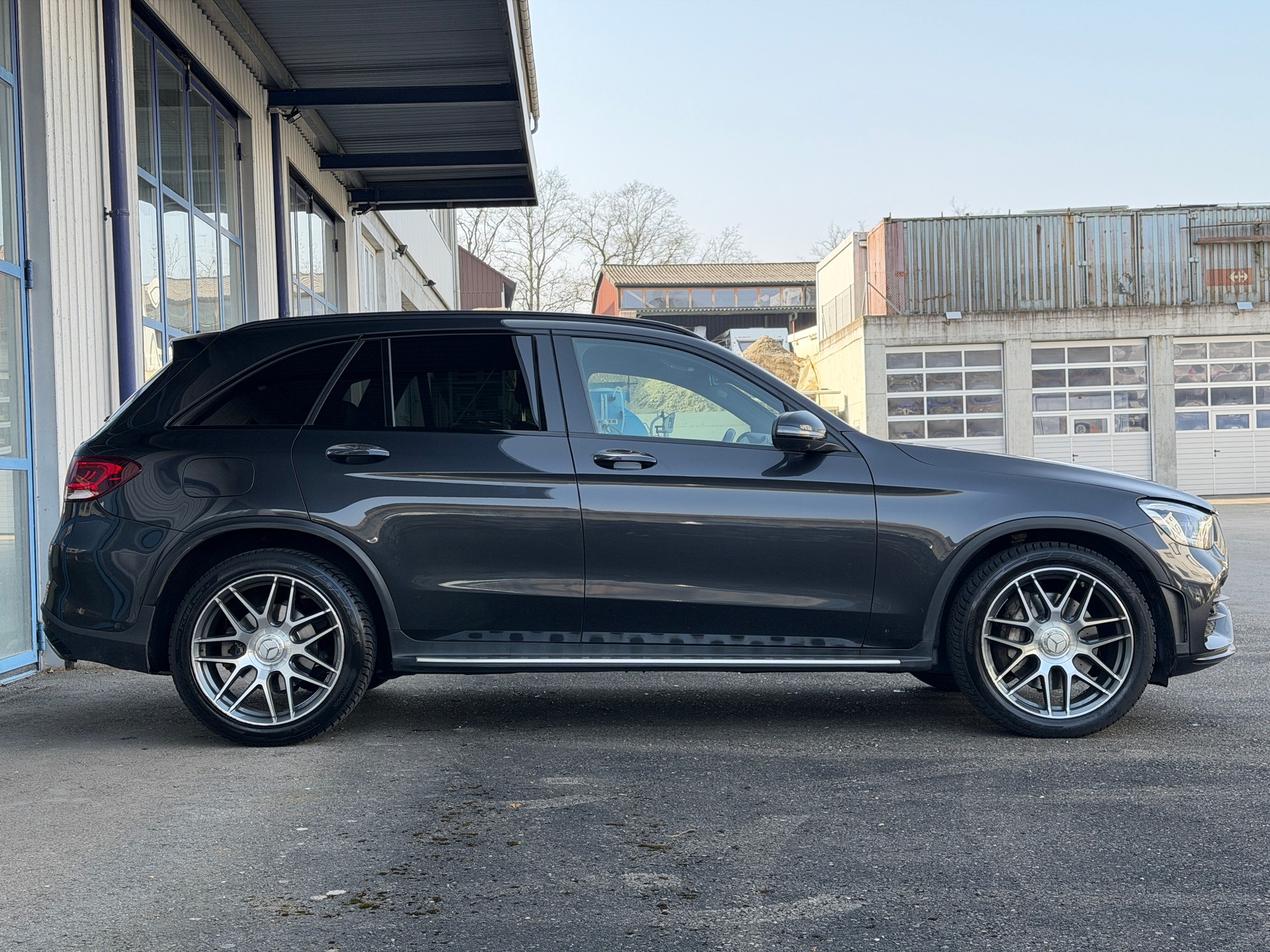 MERCEDES-BENZ GLC 200 AMG Line 4Matic 9G-Tronic-image-4