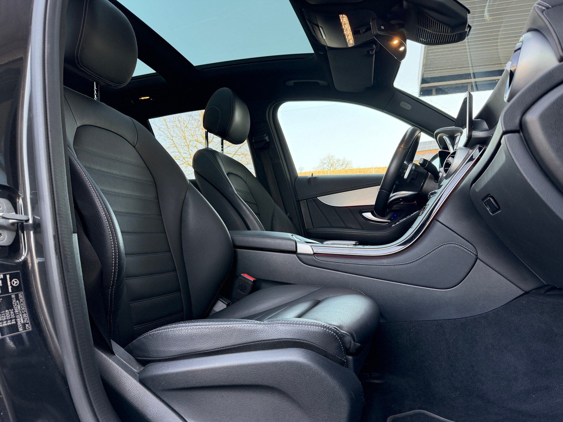 MERCEDES-BENZ GLC 200 AMG Line 4Matic 9G-Tronic-image-13