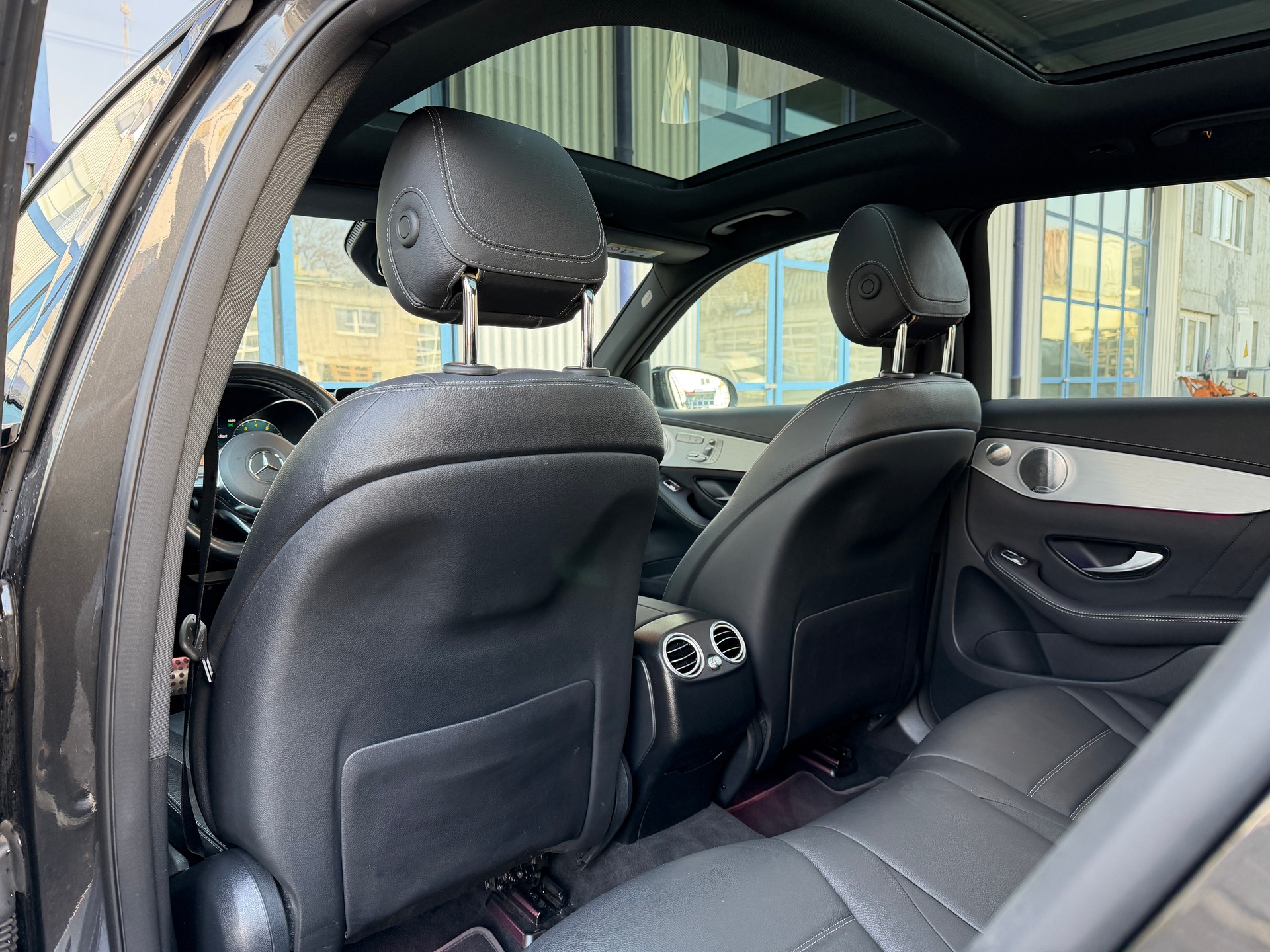 MERCEDES-BENZ GLC 200 AMG Line 4Matic 9G-Tronic-image-12