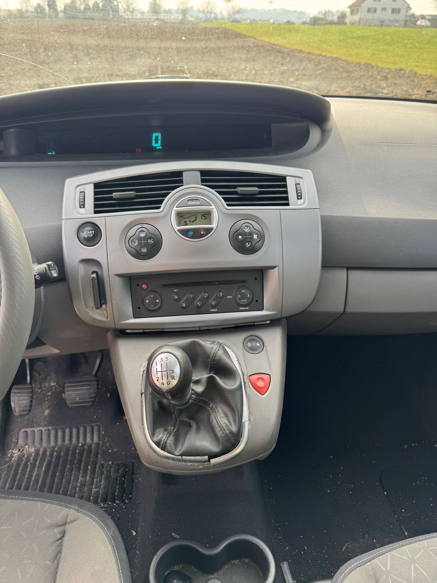 RENAULT Grand Scénic 1.9 dCi Dynamique-image-11