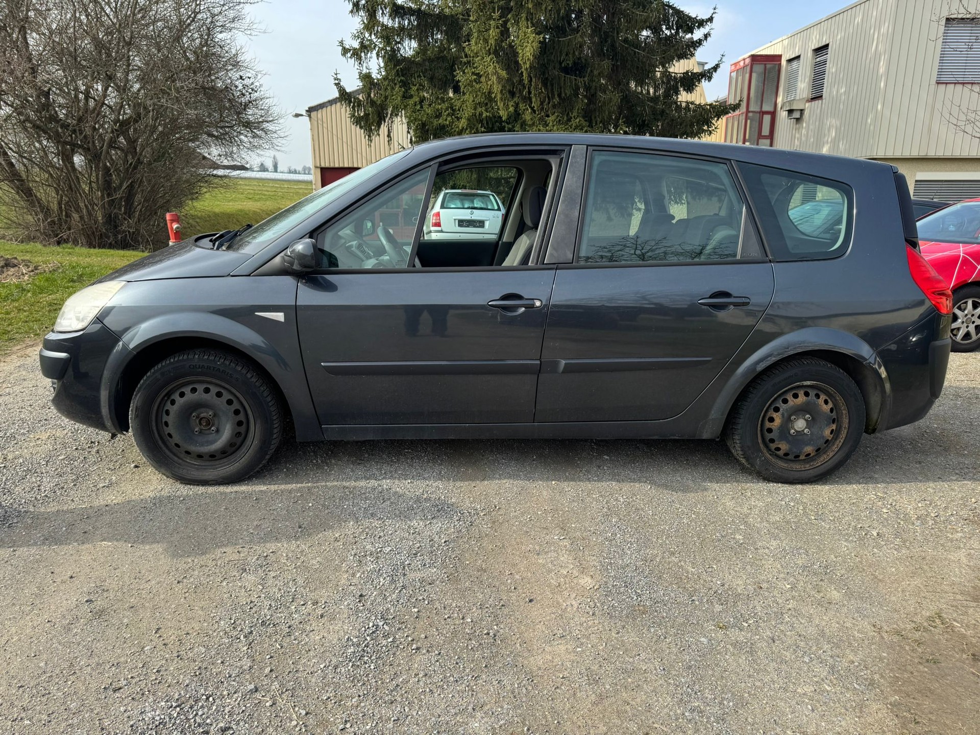 RENAULT Grand Scénic 1.9 dCi Dynamique-image-4