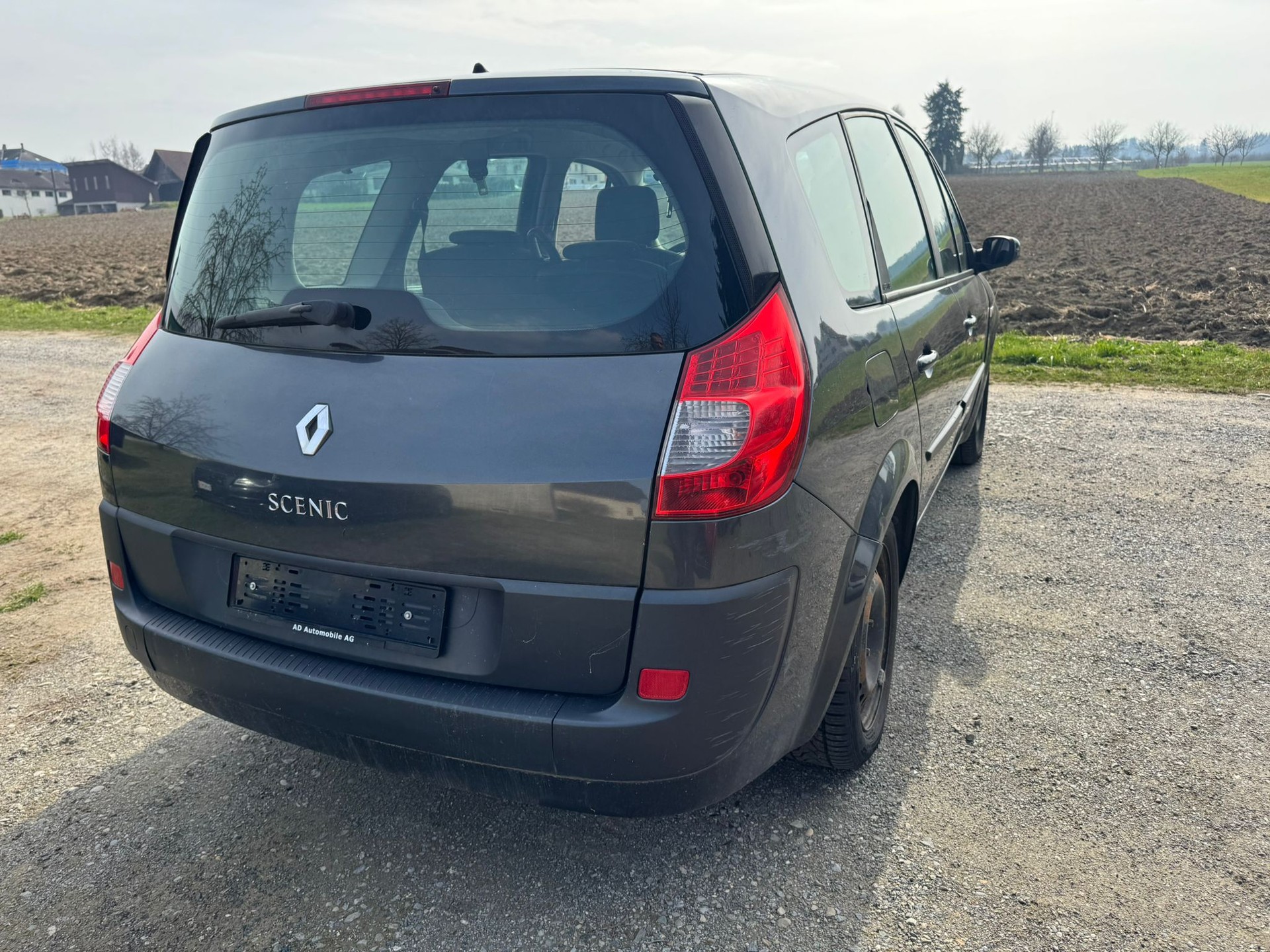 RENAULT Grand Scénic 1.9 dCi Dynamique-image-2