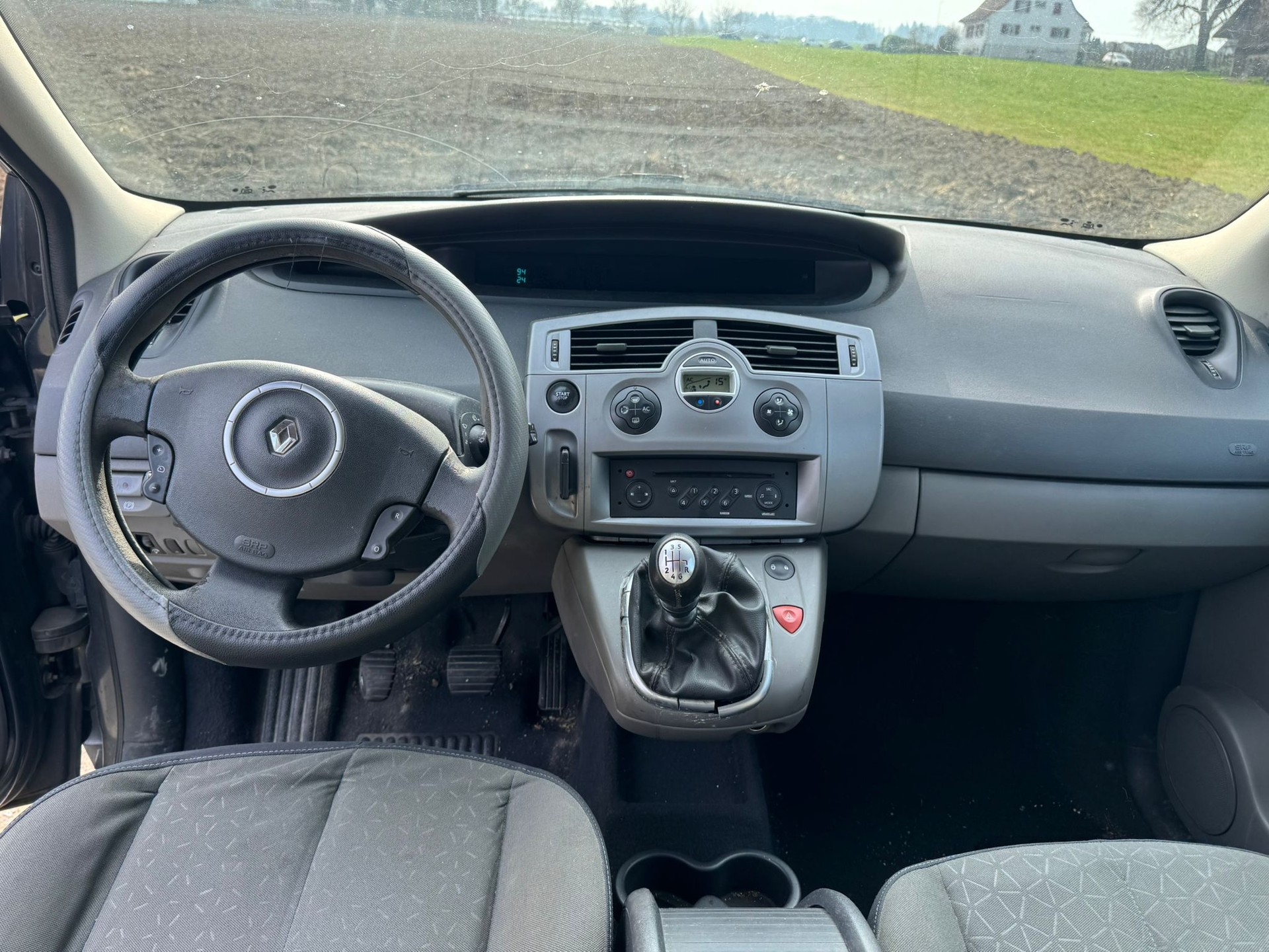 RENAULT Grand Scénic 1.9 dCi Dynamique-image-9