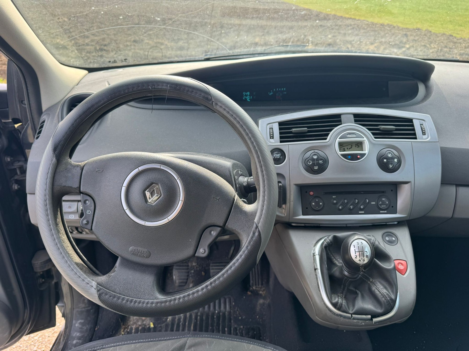 RENAULT Grand Scénic 1.9 dCi Dynamique-image-10