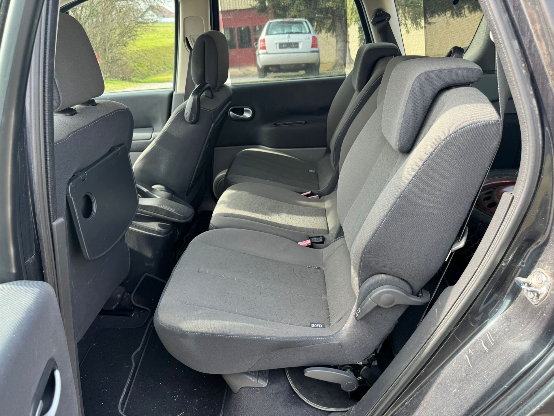RENAULT Grand Scénic 1.9 dCi Dynamique-image-12